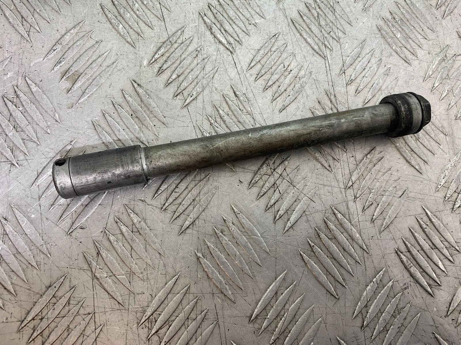HONDA NT650 V DEAUVILLE FRONT WHEEL SPINDLE   YEAR 1998-01 (CMB1320)