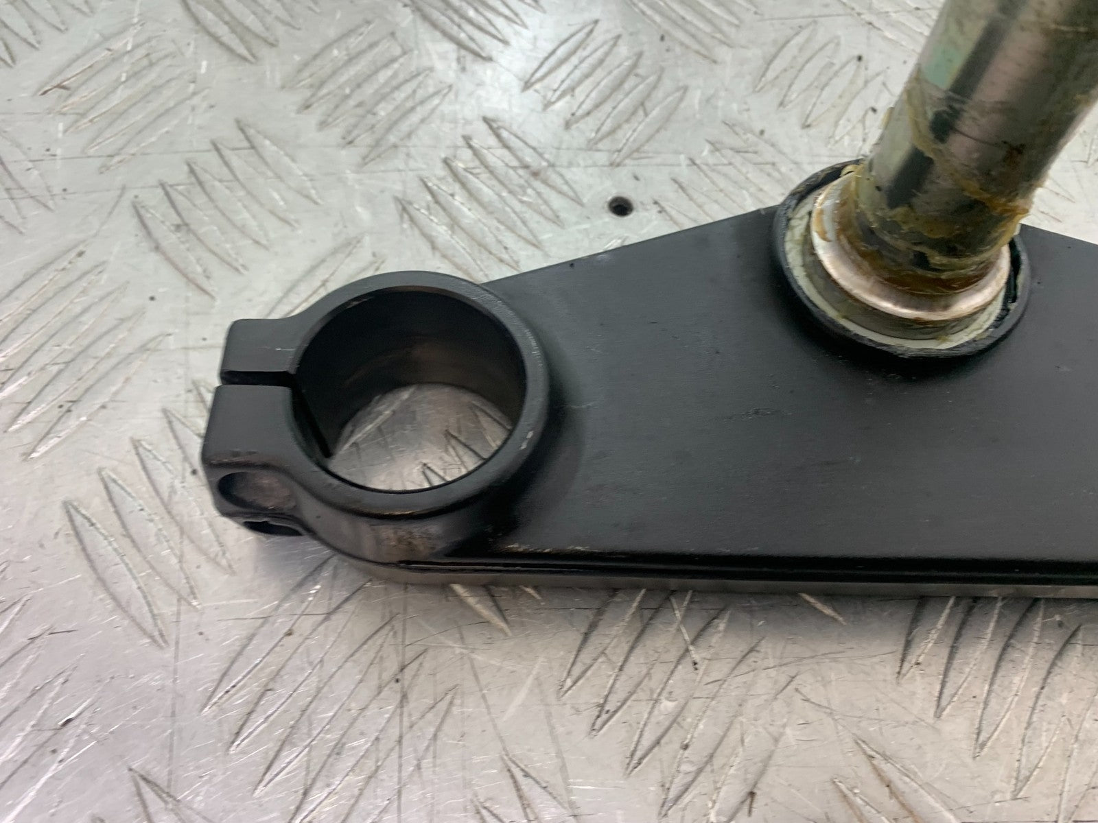 TRIUMPH 1050 SPRINT GT BOTTOM YOKE YEAR 2010-2016 (CMB1250)