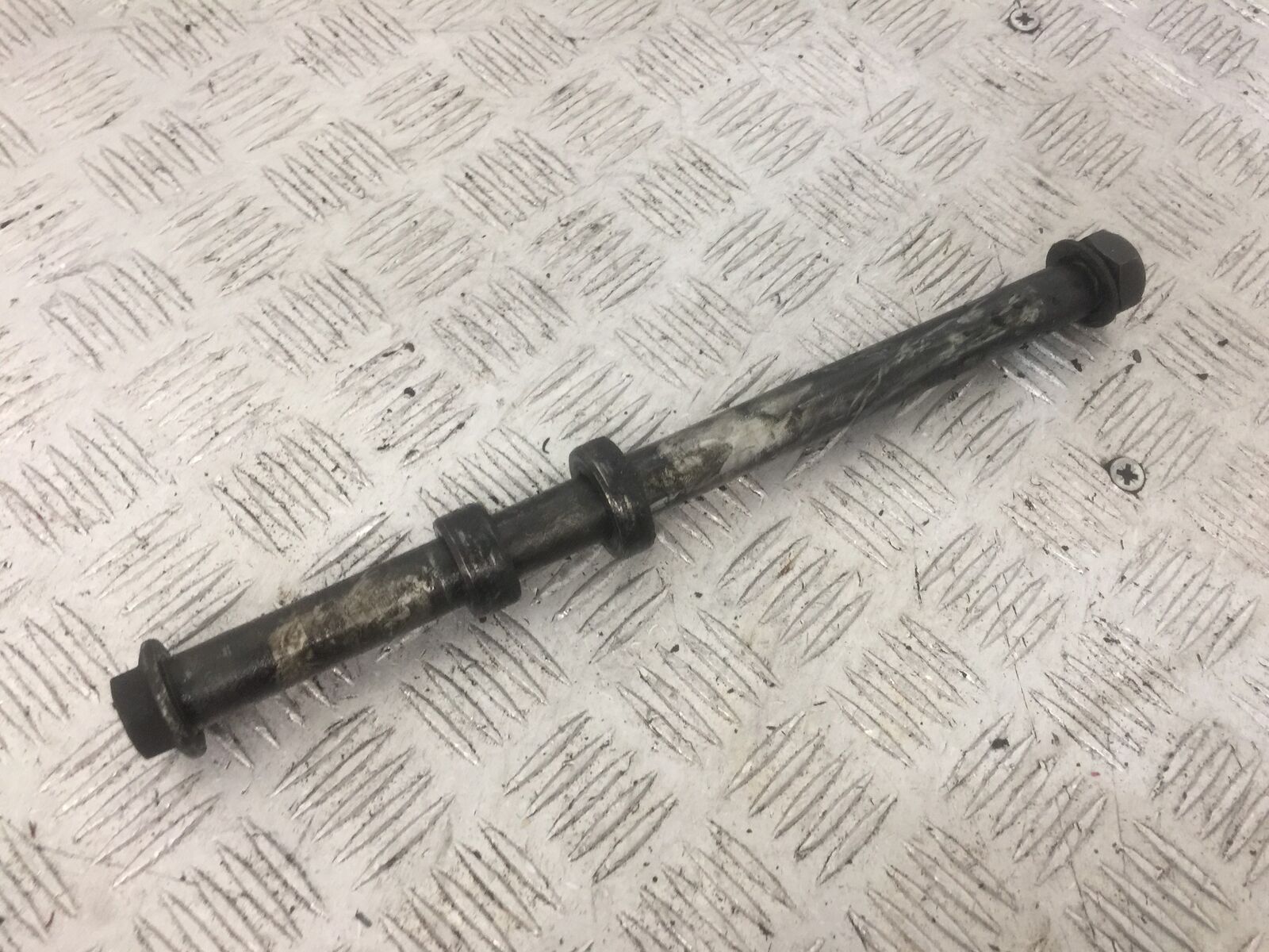 HONDA CBR600 CBR 600 F4I REAR WHEEL SPINDLE YEAR 2002 (STOCK 867)