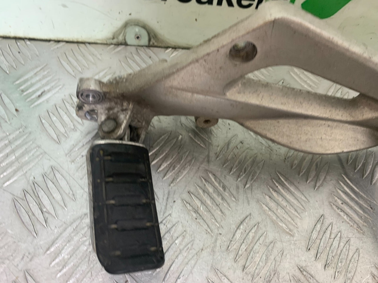 HONDA NT650 V DEAUVILLE LEFT HANGER AND PEGS  YEAR 1998-01(CMB1320)