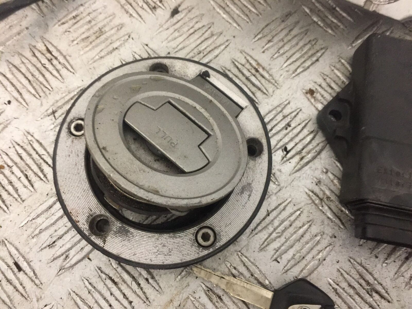YAMAHA FJR1300 FJR 1300 ECU LOCKS AND KEY  YEAR 2001-05 (STOCK 814)