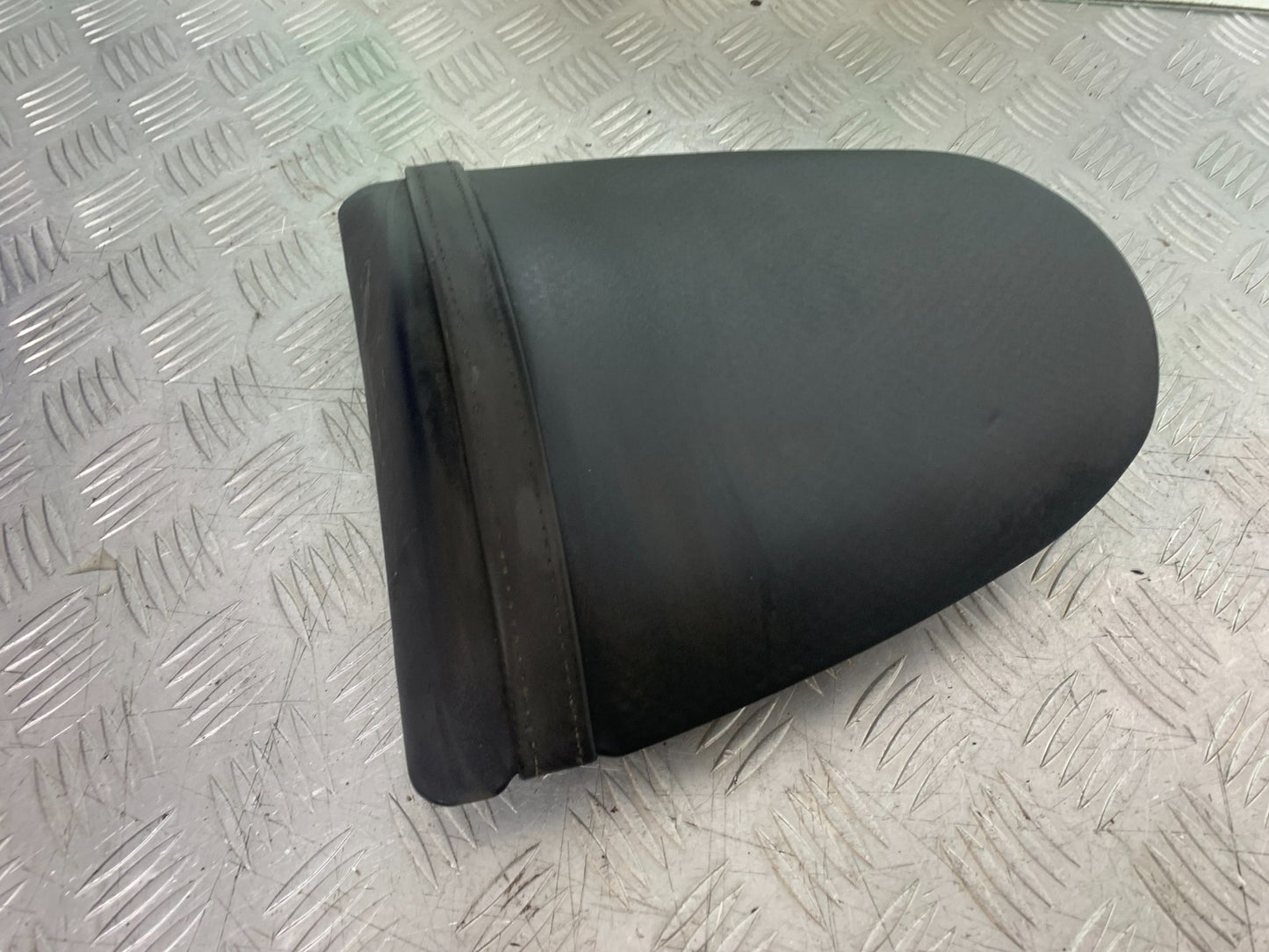 KAWASAKI Z750 Z 750 REAR SEAT  YEAR 2004-2006  (CMB1234)