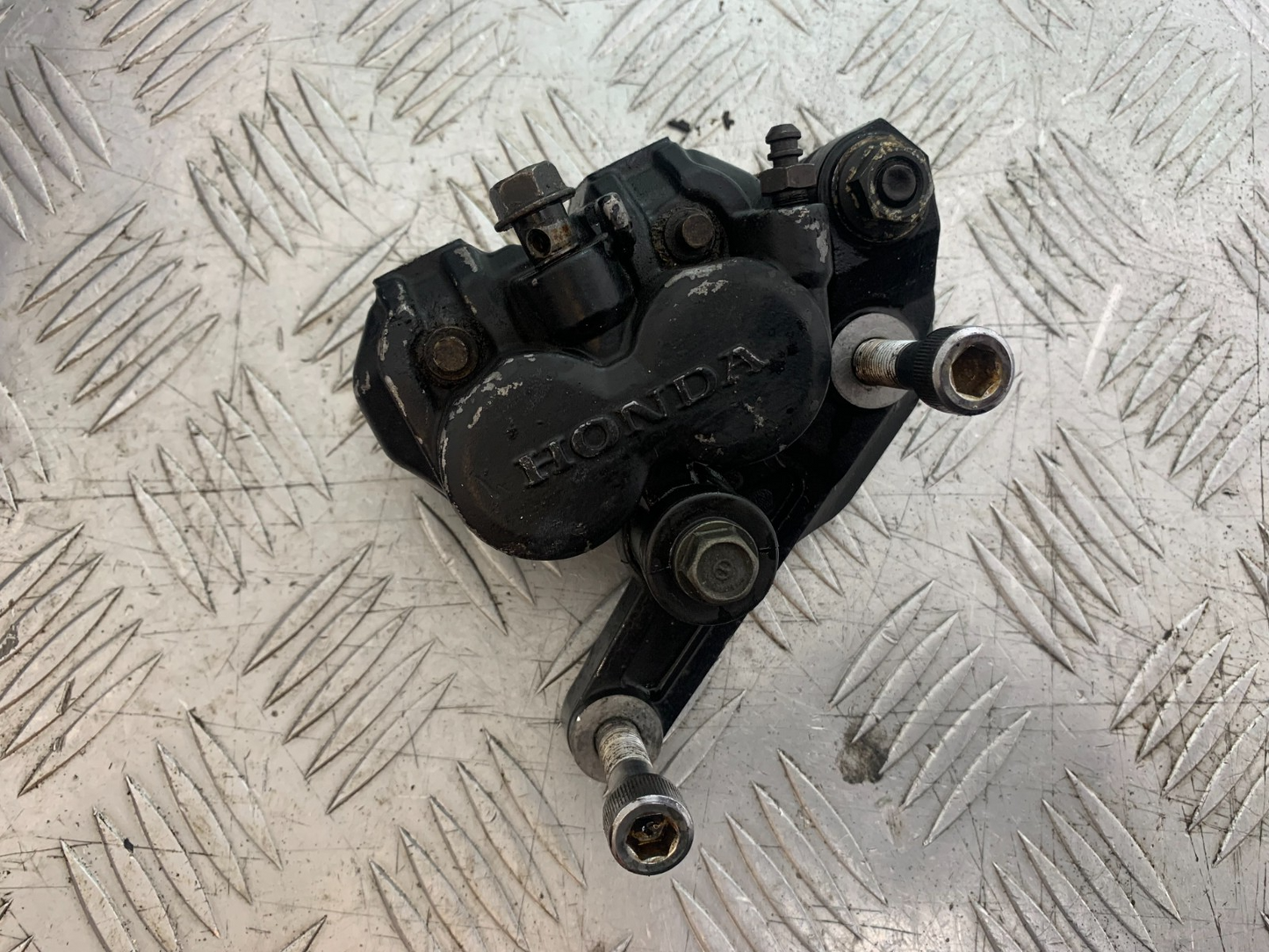 HONDA VT700 VT 700 SHADOW FRONT RIGHT CALIPER   YEAR 1984-85 (CMB1328)