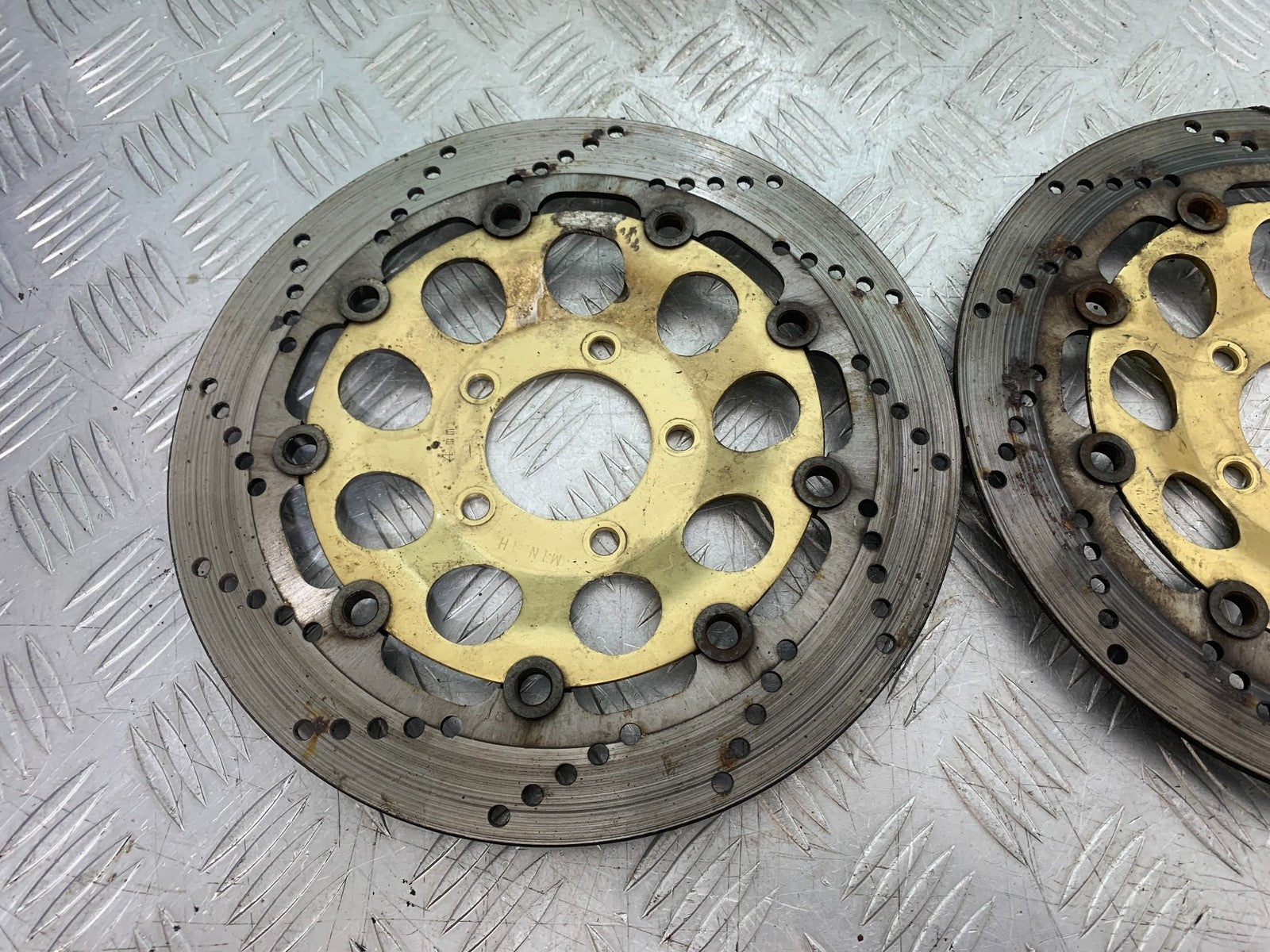 SUZUKI GSF600 GSF 600 BANDIT FRONT BRAKE DISCS   2000-2004 (CMB1269)