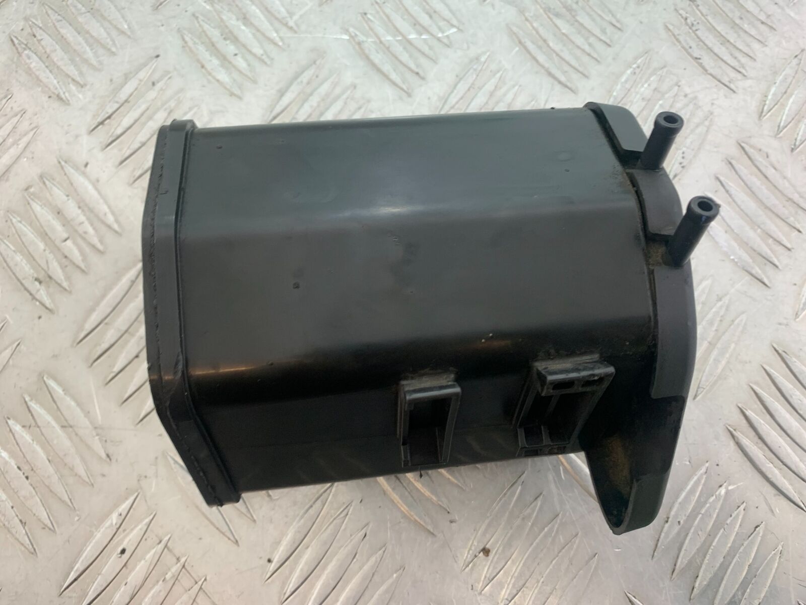 HARLEY DAVIDSON XL883 N IROD EMISSION BOX  YEAR 2020  (CMB1116)