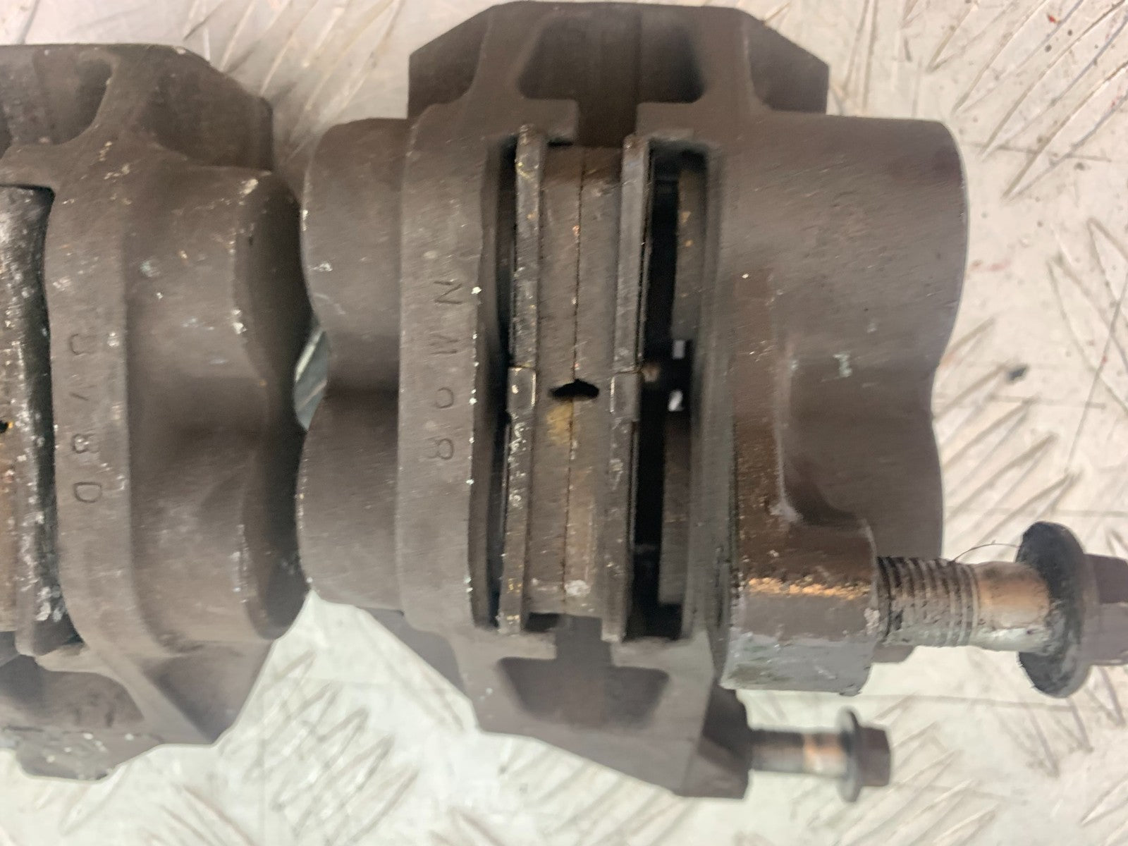 YAMAHA YZF1000 THUNDERACE FRONT BRAKE CALIPERS YEAR 1997-2000 (CMB1204)