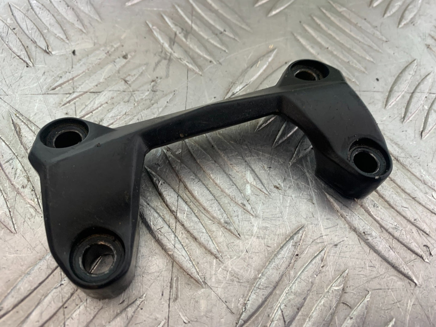 KTM DUKE 125 HANDLEBAR CLAMP  YEAR 2017-2022 (CMB1222)