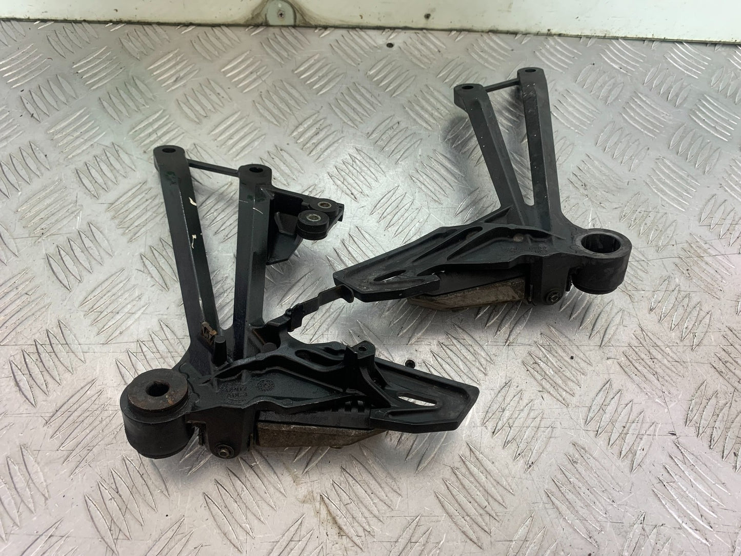 KAWASAKI Z1000 SX REAR HANGERS AND PEGS  YEAR 2014-16 (CMB1264)