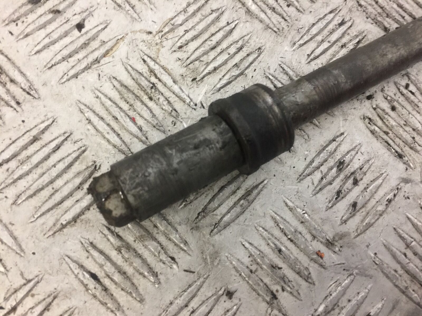 HONDA XL650 V TRANSALP FRONT WHEEL SPINDLE  YEAR 2000-2006 (STOCK 665)