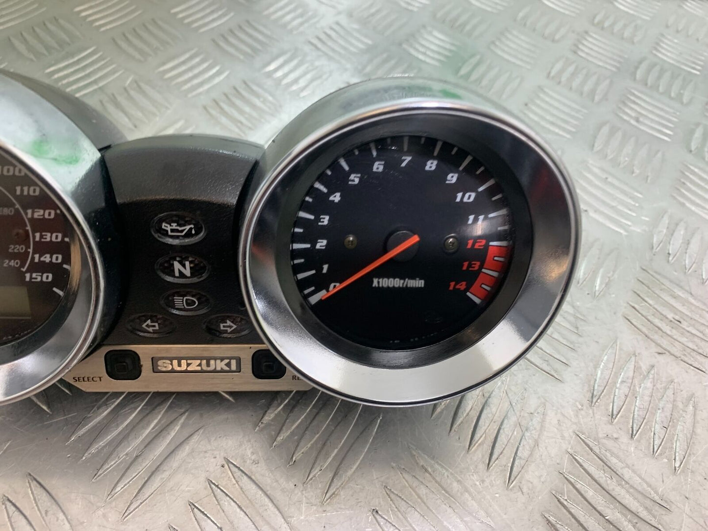 SUZUKI GSF600 GSF 600 BANDIT CLOCKS SPEEDO DASH   YEAR 2001-2003 (CMB1102)