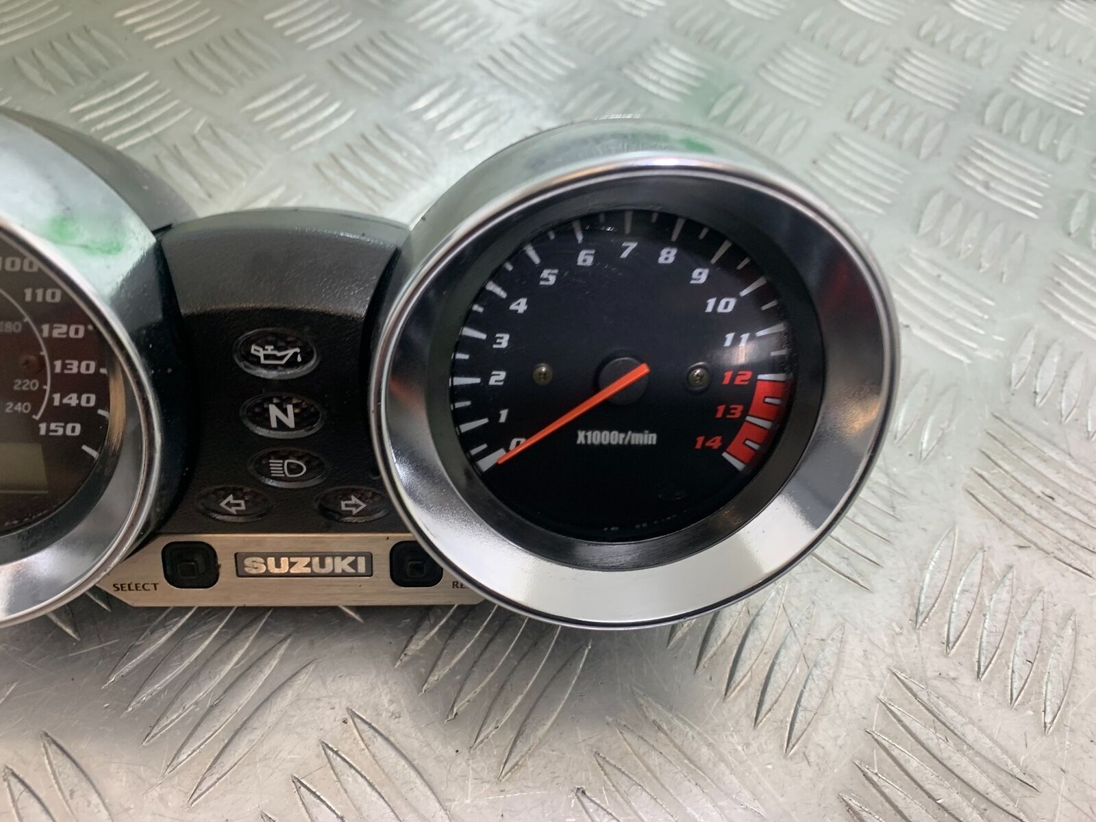SUZUKI GSF600 GSF 600 BANDIT CLOCKS SPEEDO DASH   YEAR 2001-2003 (CMB1102)
