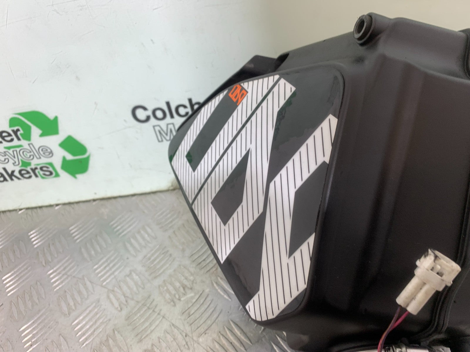 KTM 690 DUKE R LC4 AIRBOX AIR BOX YEAR 2012-2015  (CMB1180)