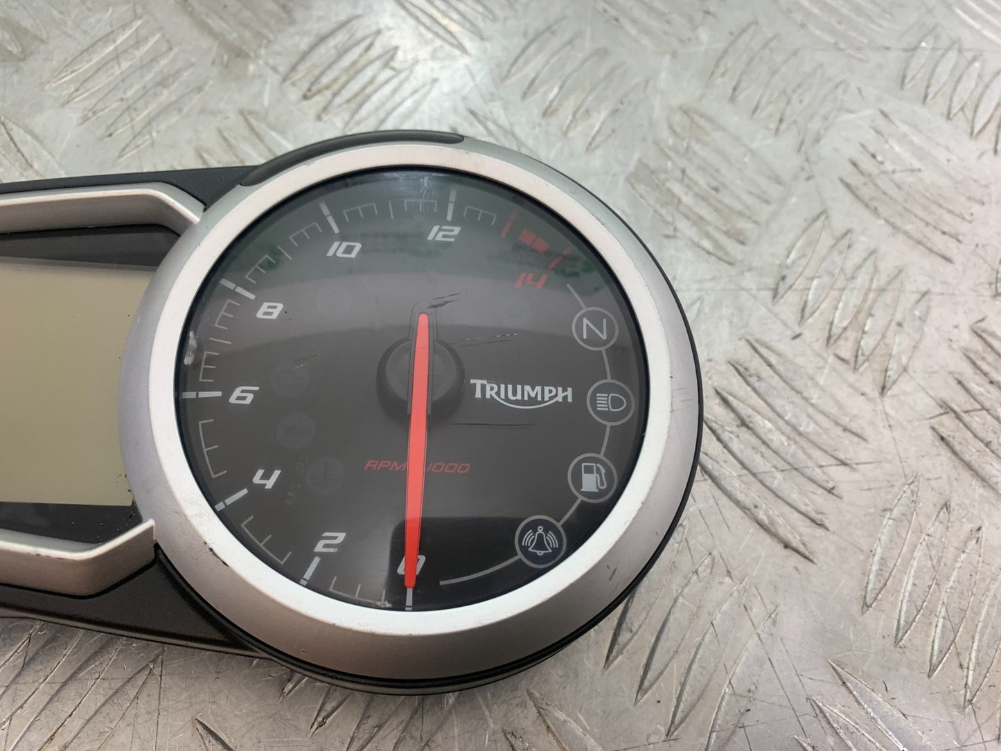 TRIUMPH 675 STREET TRIPLE CLOCKS SPEEDO DASH   2013-2016(CMB1186)