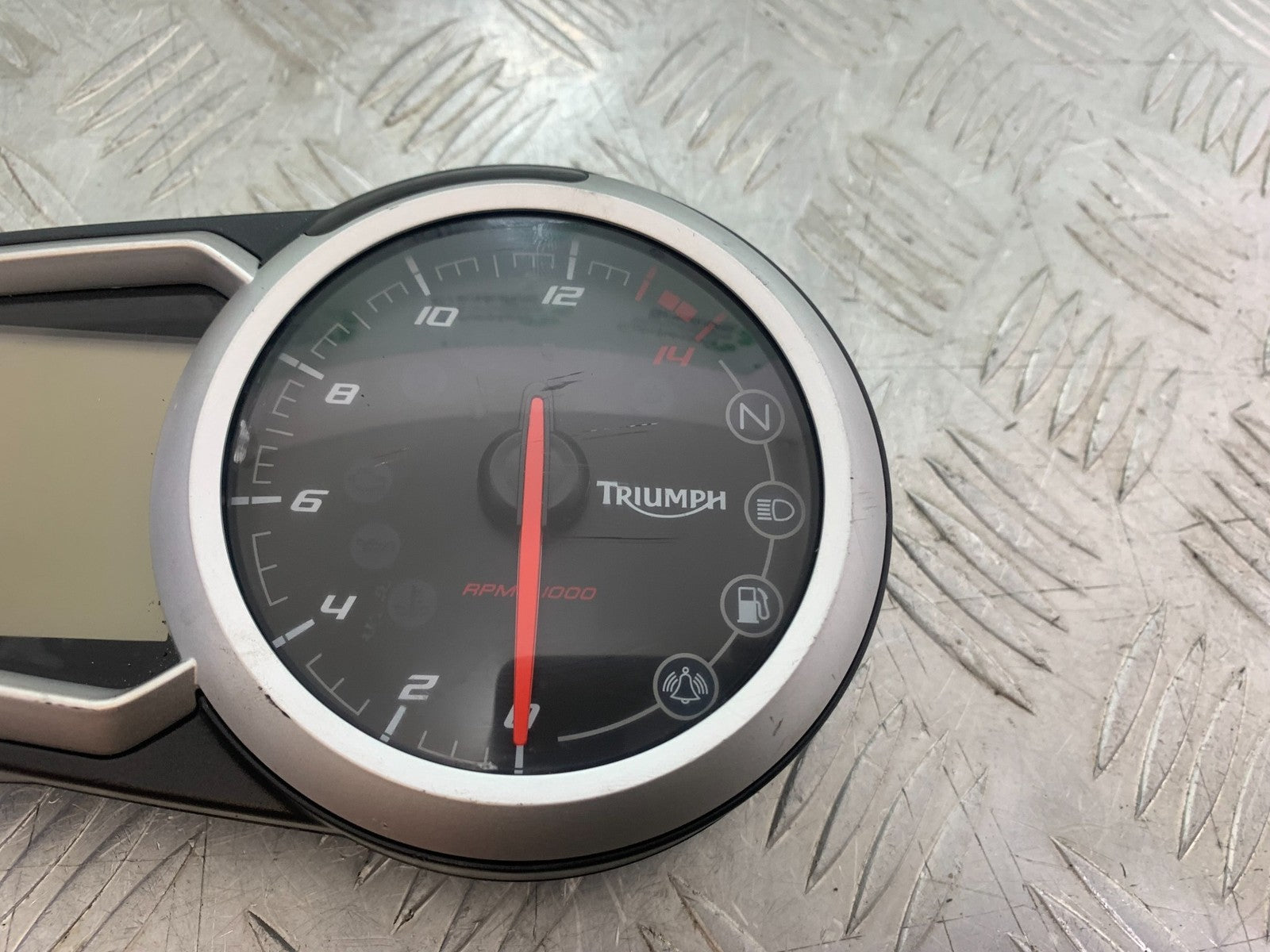 TRIUMPH 675 STREET TRIPLE CLOCKS SPEEDO DASH   2013-2016(CMB1186)