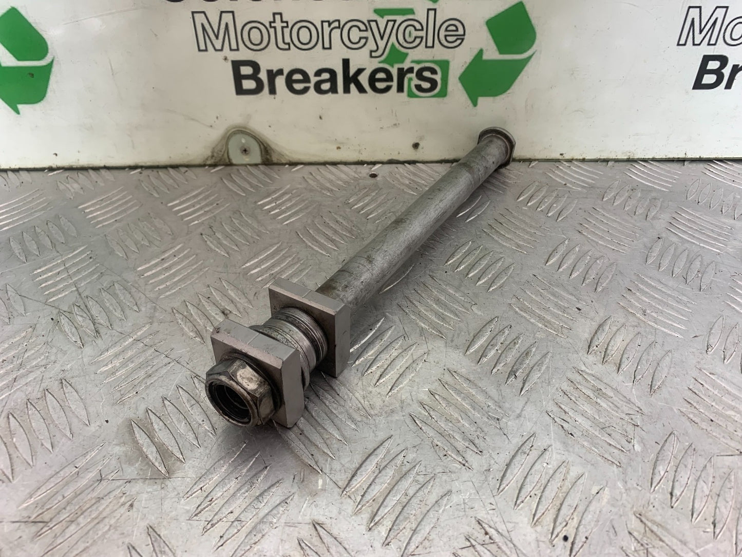 HONDA CBR1000 RR CBR 1000RR FIREBLADE REAR WHEEL SPINDLE 2008-2011 (CMB1179)