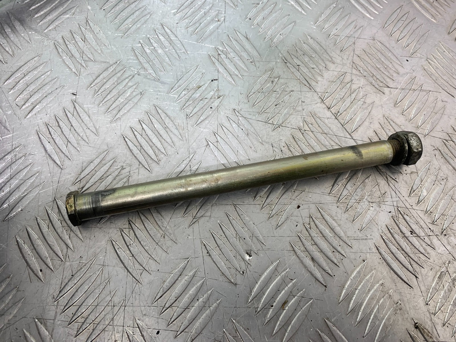 SUZUKI GSX1100 G GSX 1100 G SWINGARM  SPINDLE 1991-1996 (CMB1283)