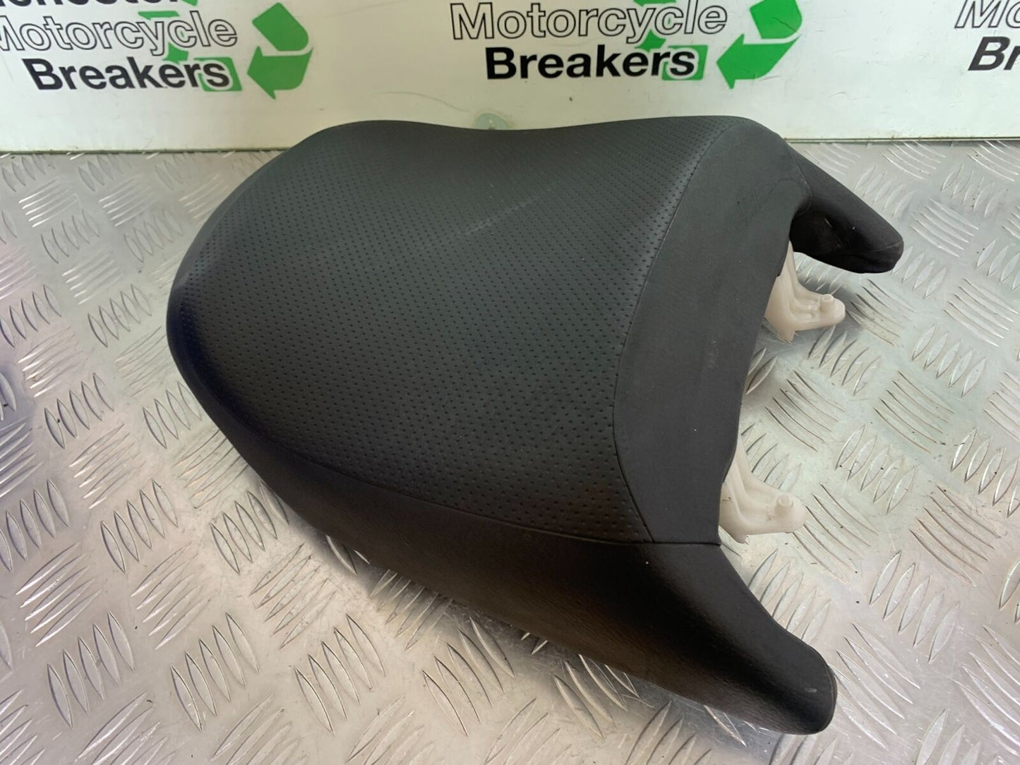 YAMAHA FJR1300 FJR 1300 REAR  SEAT  YEAR 2001-05 (CMB1005)
