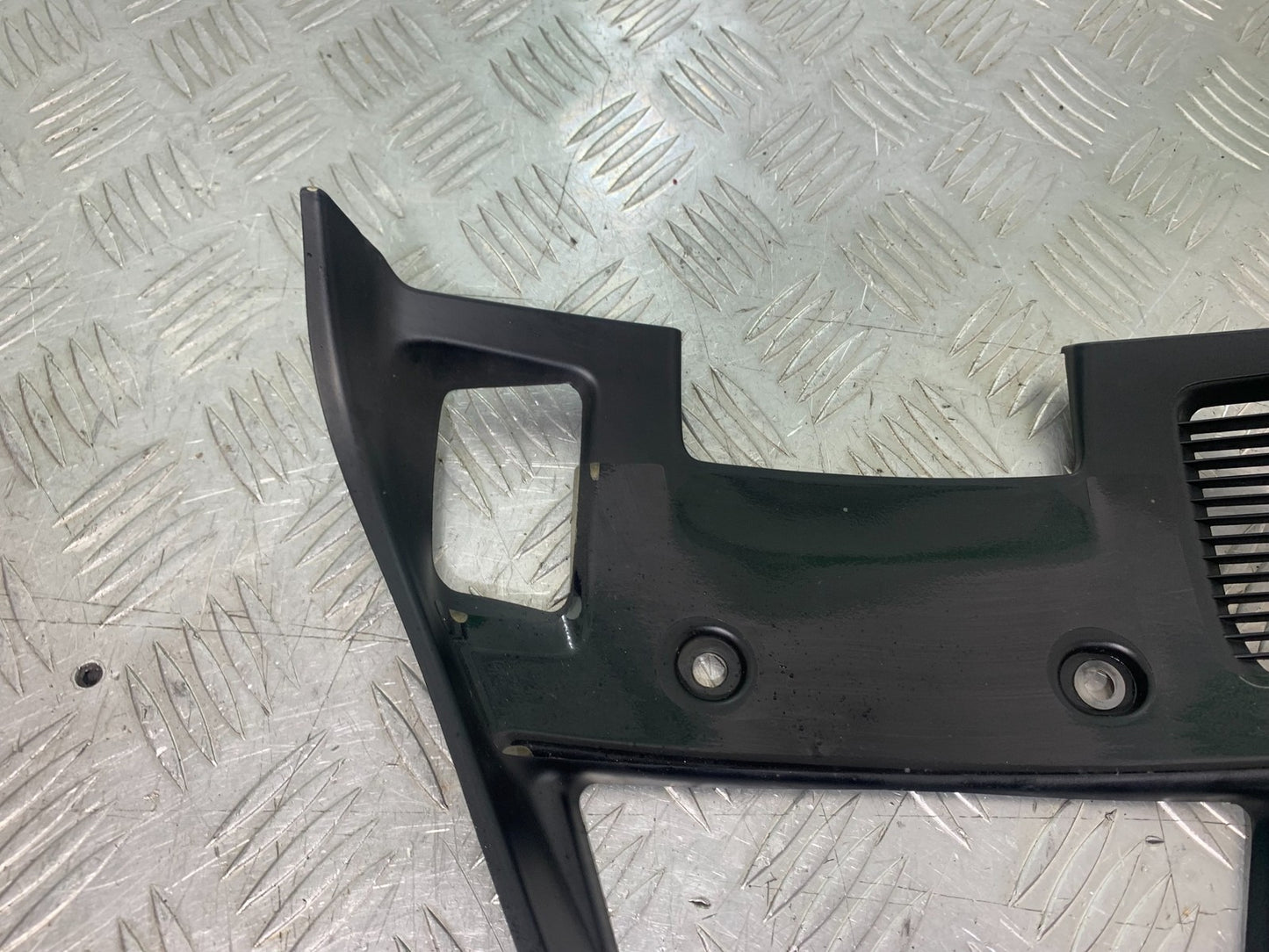 DUCATI 1198 S  FAIRING V-PIECE   YEAR 2009-2011 (CMB1219)