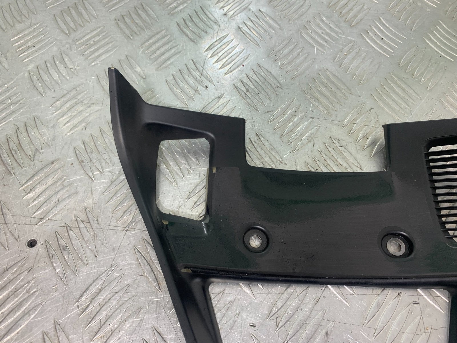 DUCATI 1198 S  FAIRING V-PIECE   YEAR 2009-2011 (CMB1219)