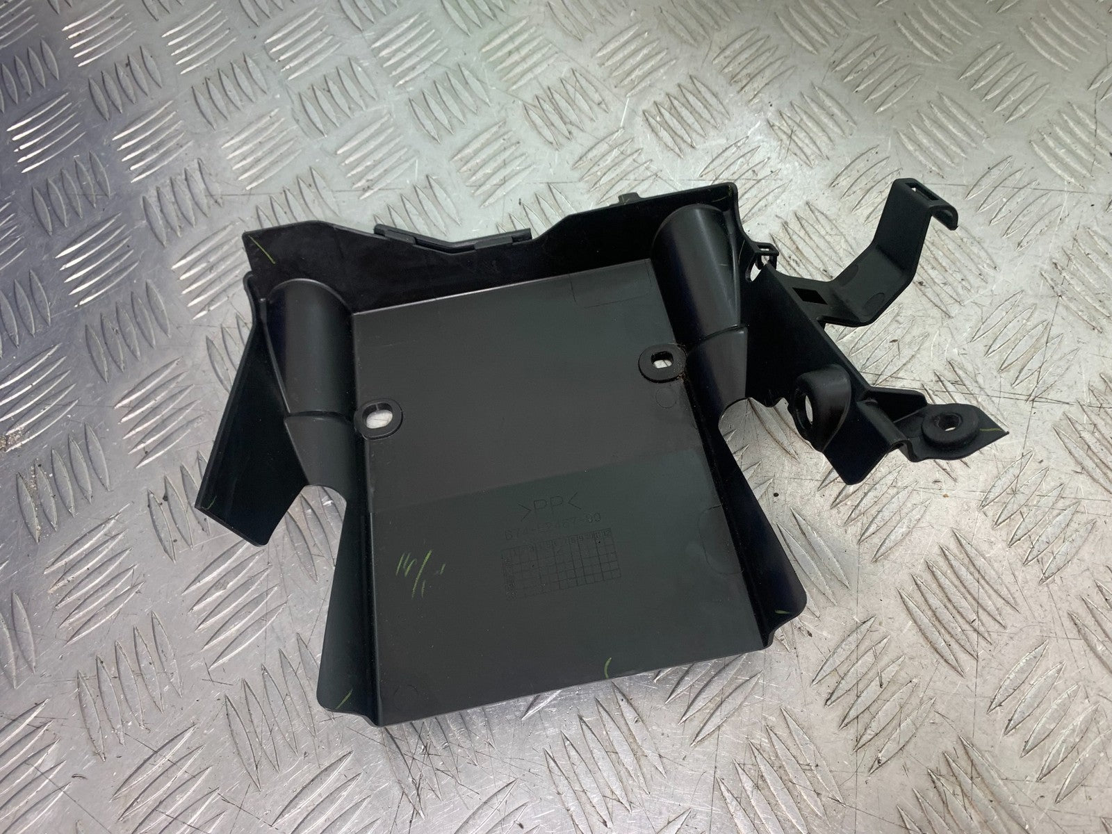 YAMAHA XMAX 300 INFILL PANEL YEAR 2017-2020 (CMB1218)