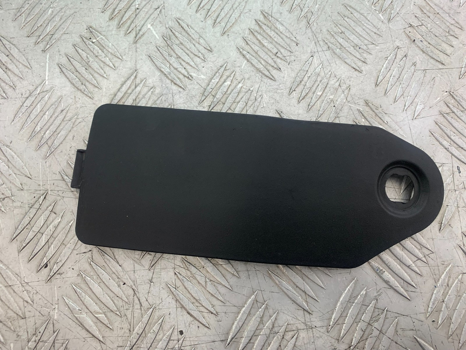 TRIUMPH 1050 SPRINT ST RIGHT INFILL LID   YEAR 2004-2007 (CMB1197)