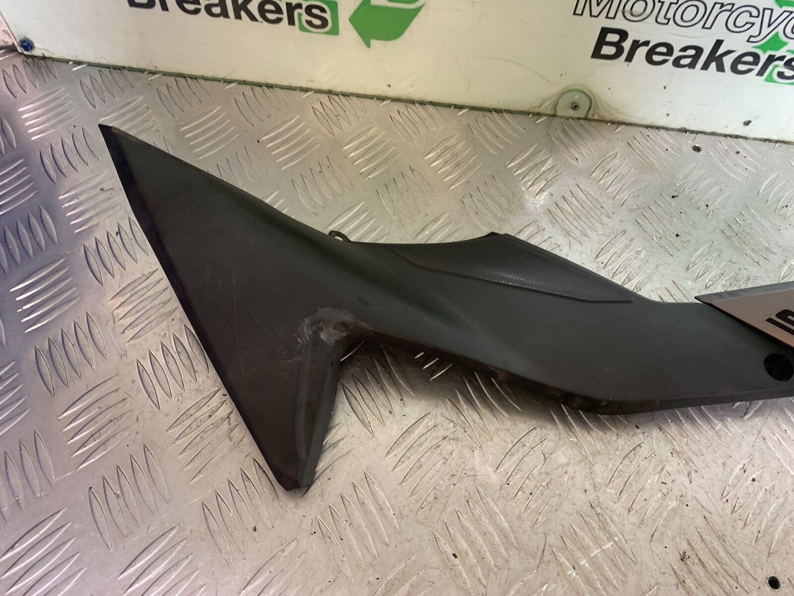 SUZUKI SV650 X SV 650 X RIGHT SIDE FAIRING PANEL   YEAR 2018-2022  (CMB1081)