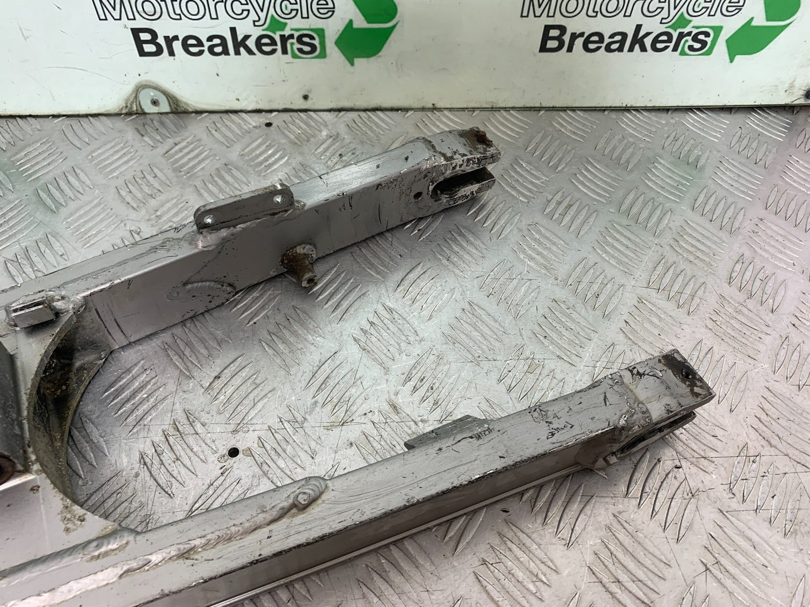 KAWASAKI KLR250 KLR 250 SWINGARM YEAR 1984-2001 (CMB1225)