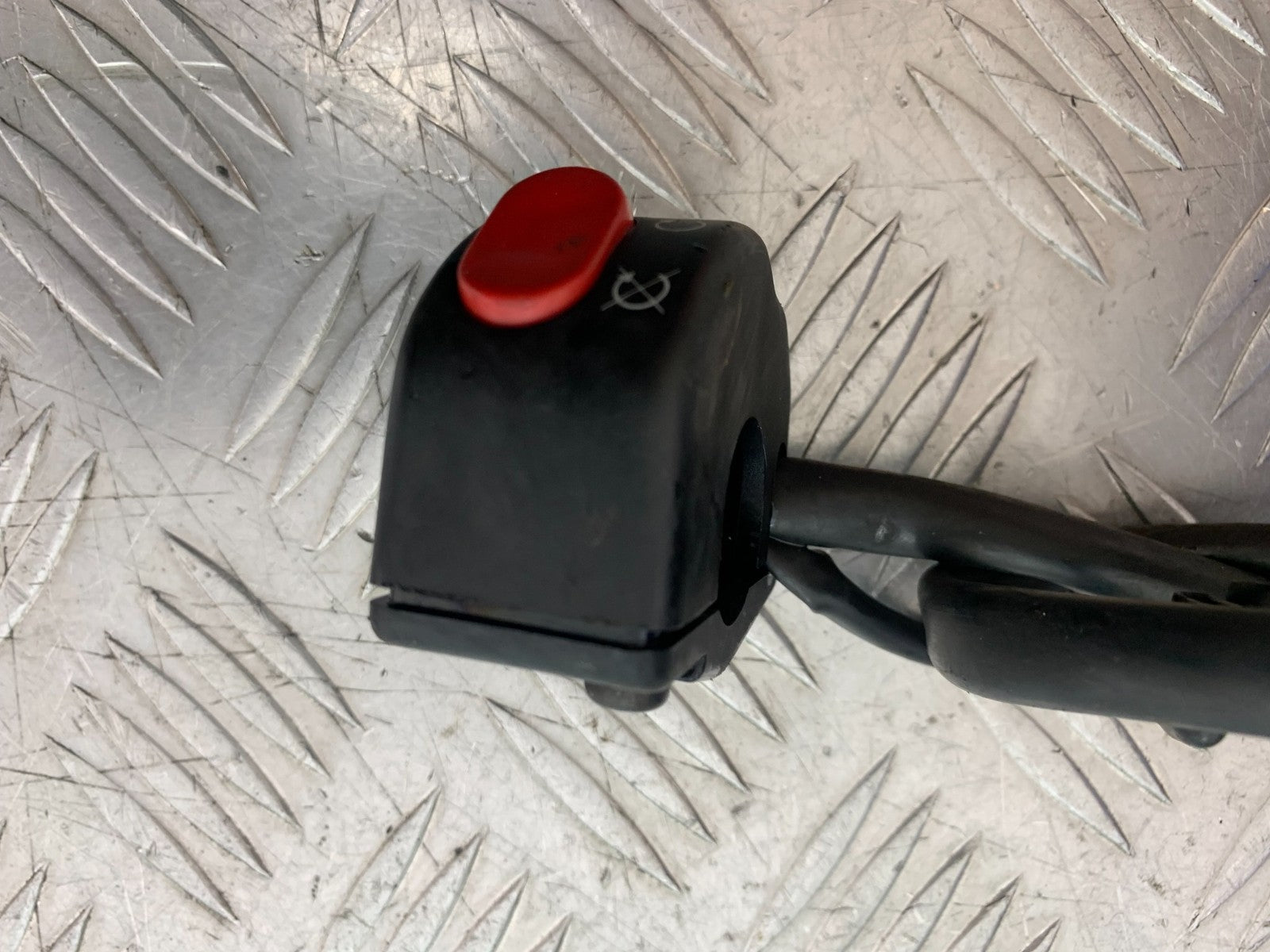 TRIUMPH SPEED TRIPLE R 1050 RIGHT SWITCH GEAR  2009 (CMB1183)