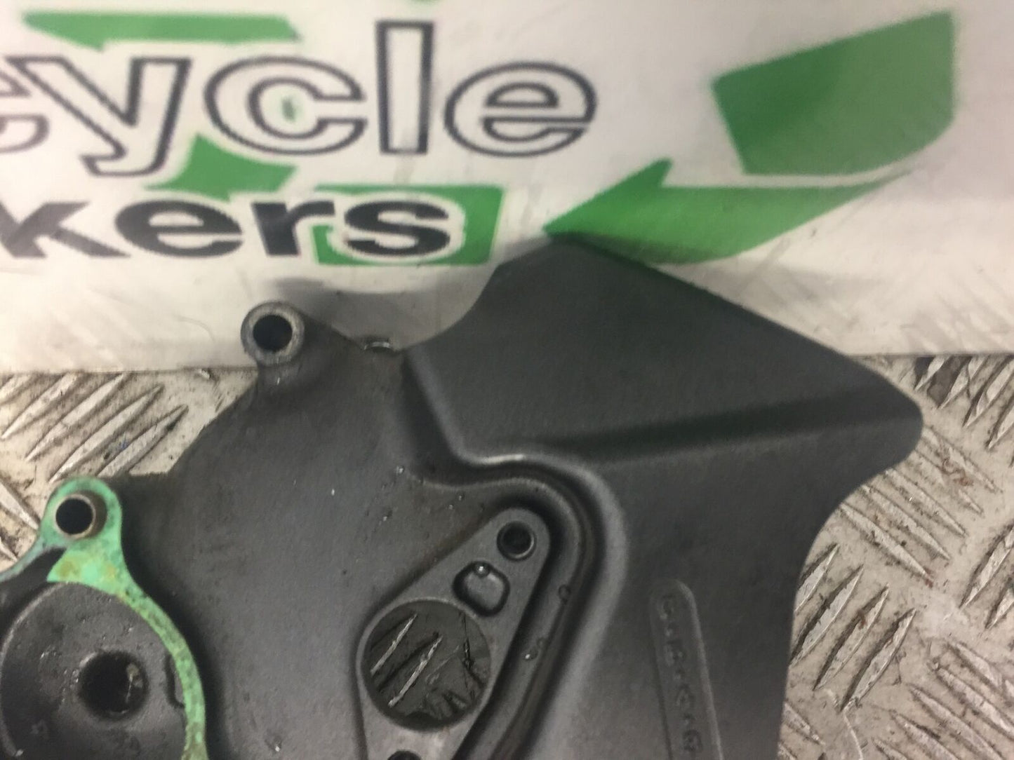 HONDA VFR800 VFR 800 V TEC SPROCKET COVER YEAR 2003 (ABS) STOCK 304