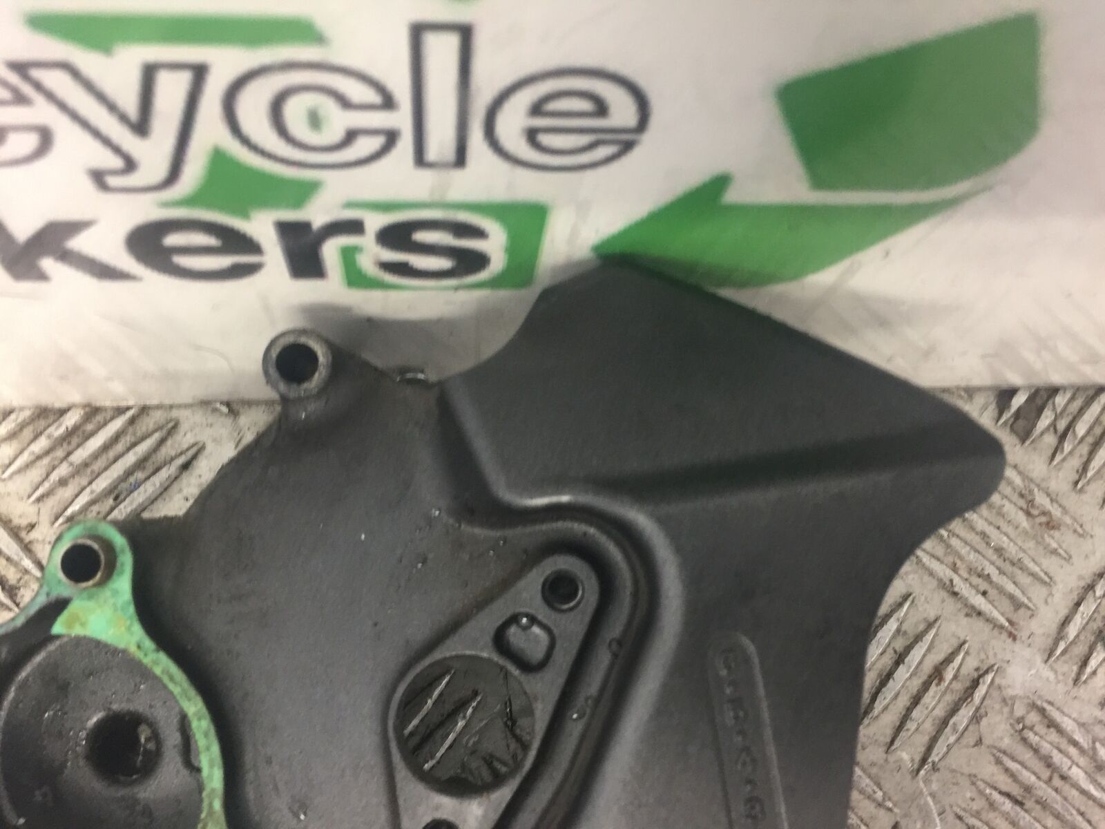 HONDA VFR800 VFR 800 V TEC SPROCKET COVER YEAR 2003 (ABS) STOCK 304