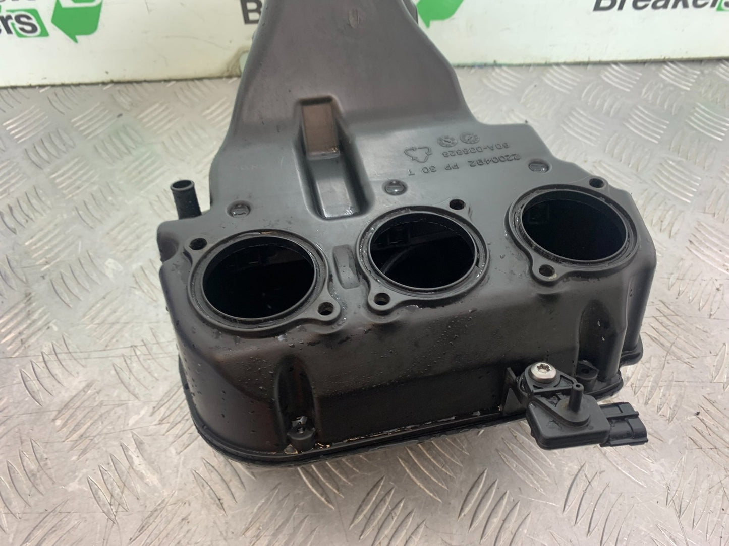 TRIUMPH 675 STREET TRIPLE R AIRBOX  YEAR 2013 - 2016 (CMB1221)