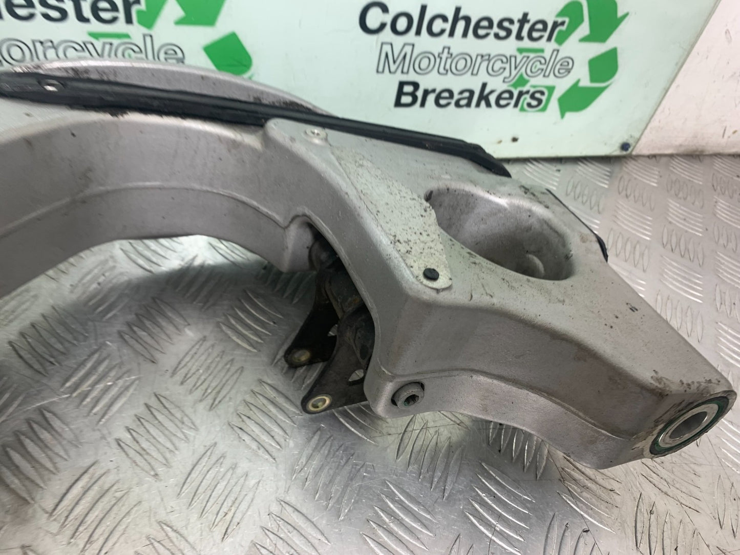 TRIUMPH 955i SPRINT ST SWINGARM   1999-2004 (CMB1176)