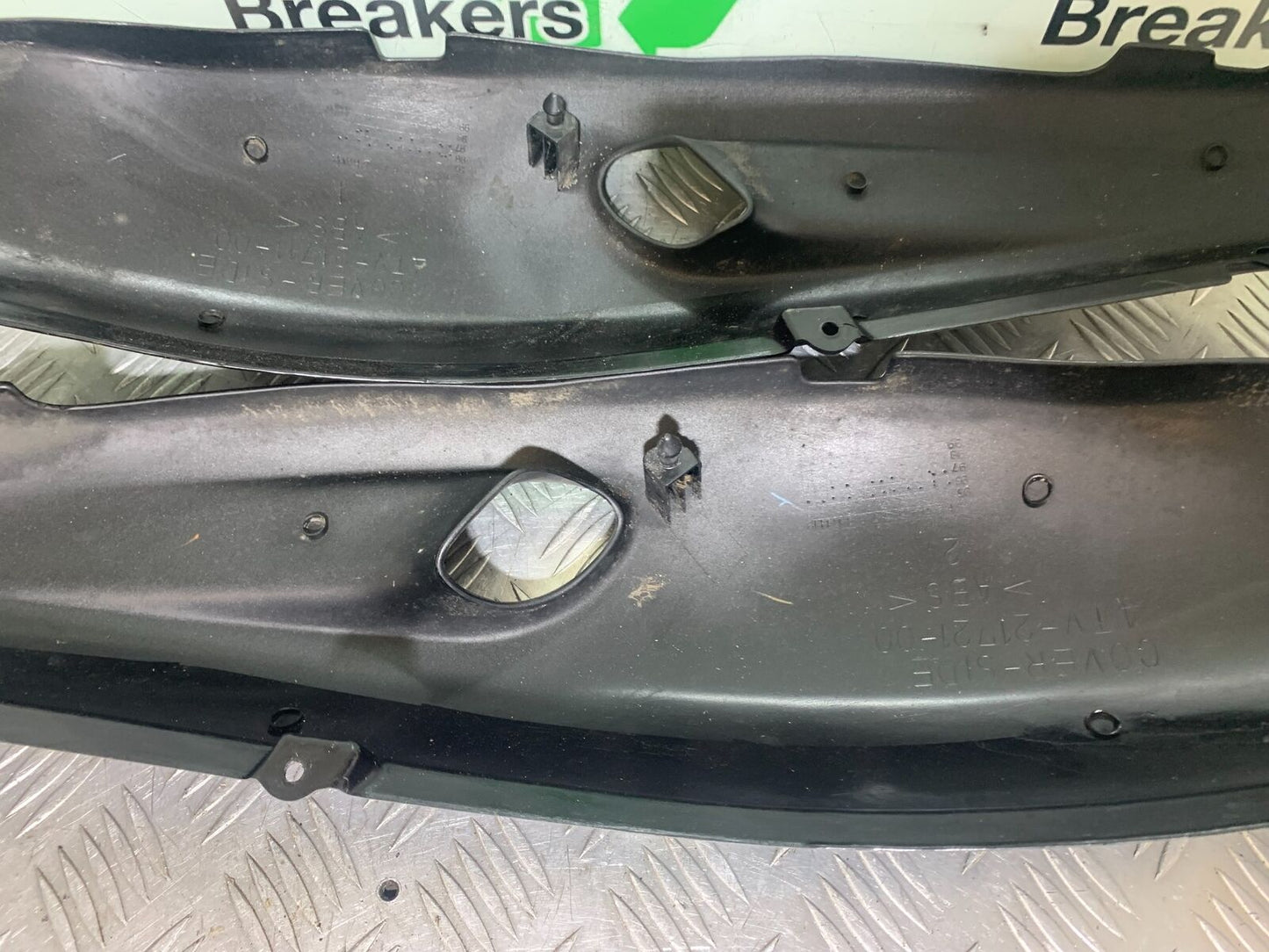 YAMAHA YZF600 YZF 600 THUNDERCAT LEFT & RIGHT SEAT PANELS  1996-2003 (CMB1134)