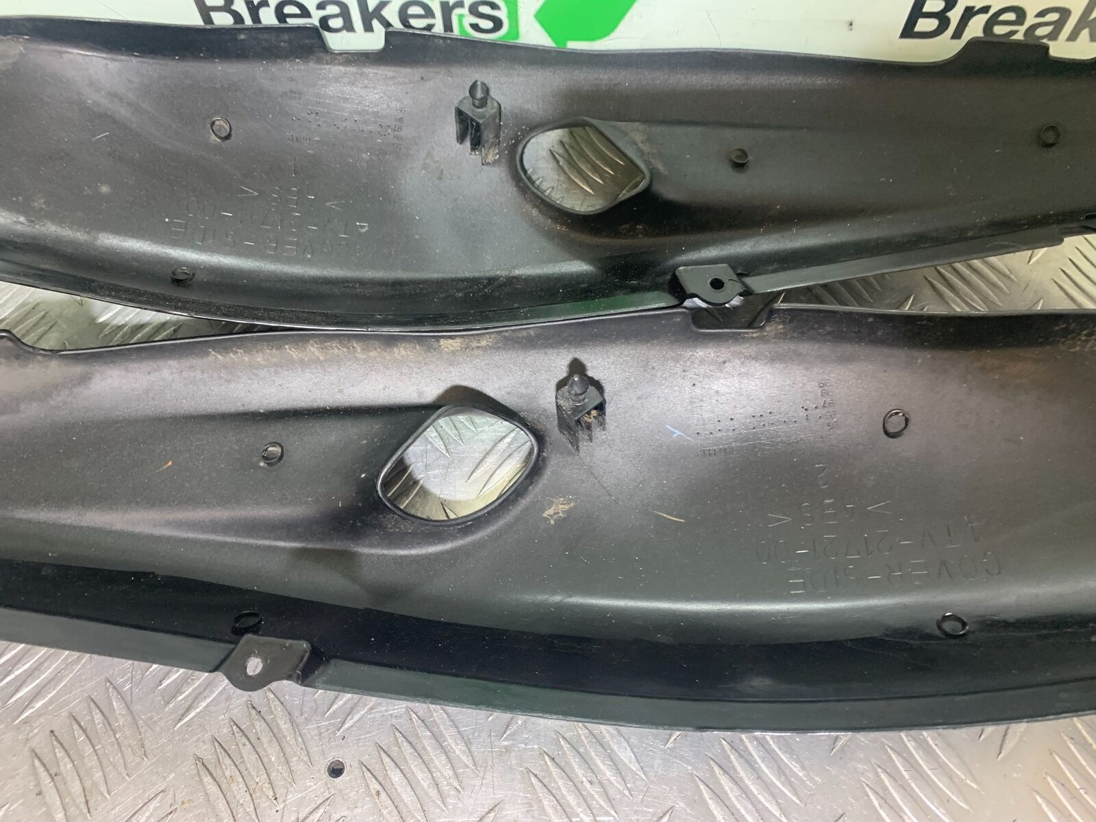 YAMAHA YZF600 YZF 600 THUNDERCAT LEFT & RIGHT SEAT PANELS  1996-2003 (CMB1134)