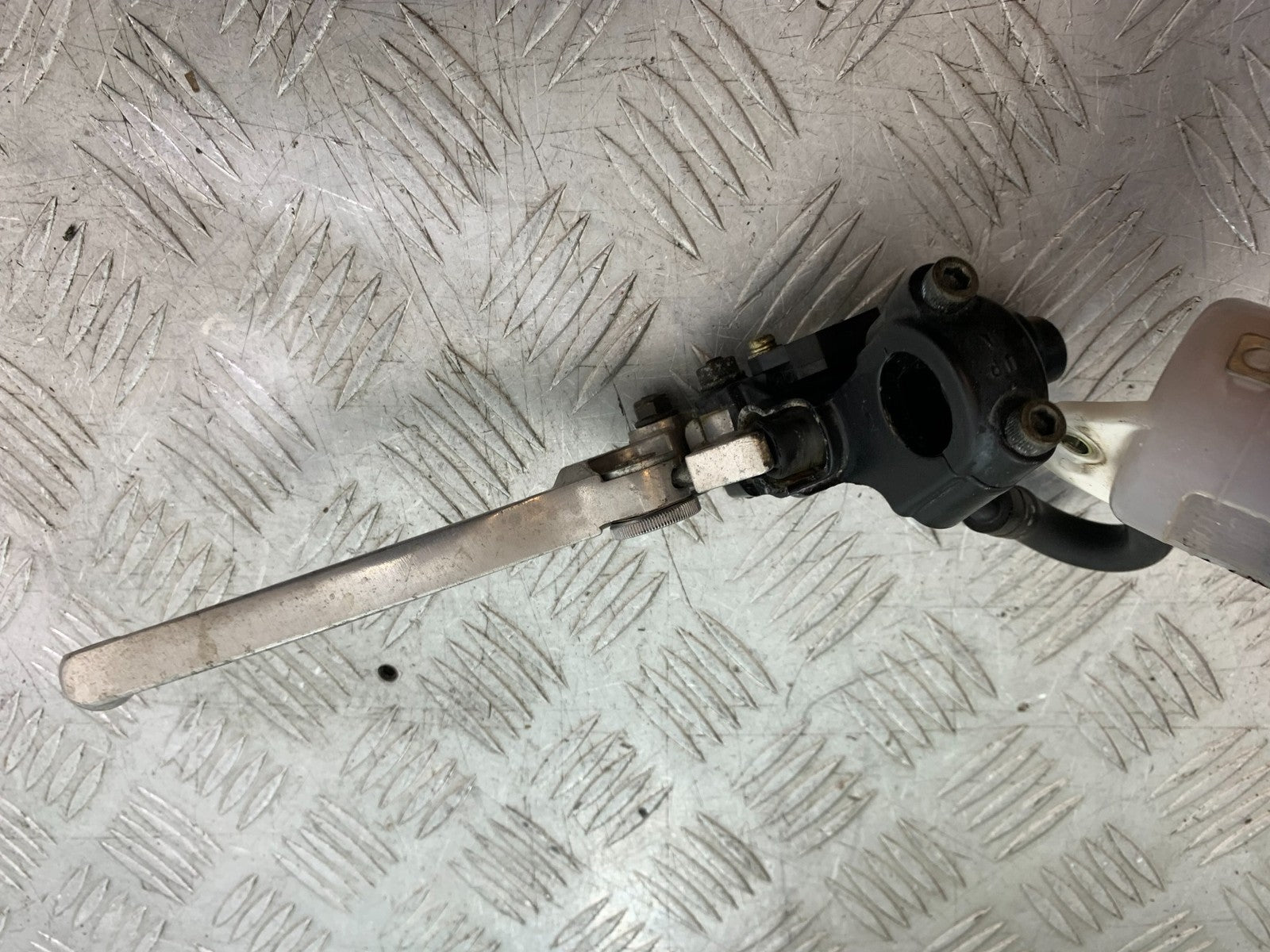 TRIUMPH 955I SPRINT RS FRONT MASTER CYLINDER   YEAR 1999-03 (CMB1313)