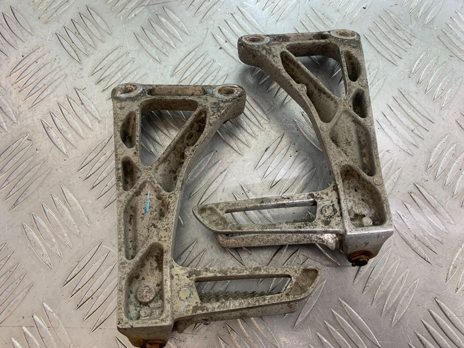 HONDA CBR650 F CBR 650F REAR HANGERS YEAR 2014-17  (CMB1130)