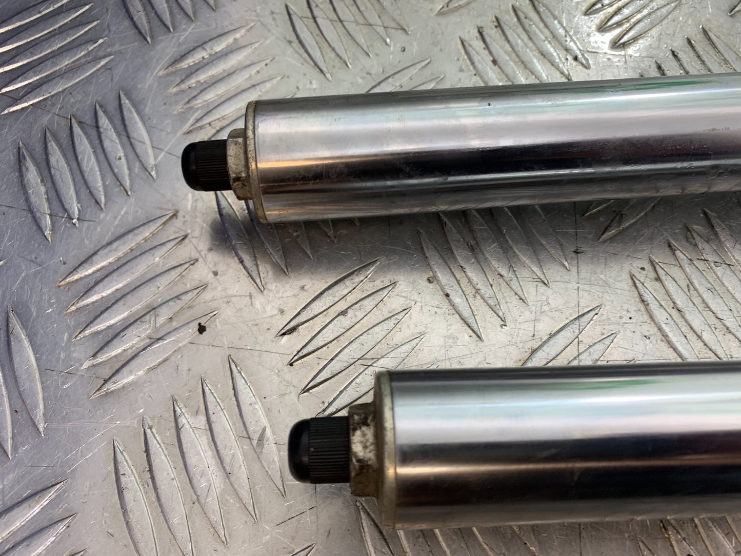 KAWASAKI KLR250 KLR 250 FORKS  YEAR 1984-2001 (CMB1225)