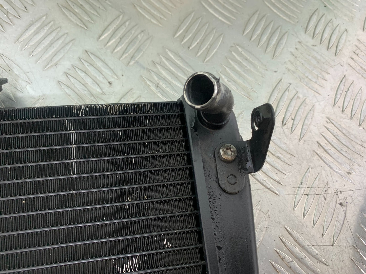 TRIUMPH SPEED TRIPLE R 1050 RADIATOR   2009 (CMB1183)