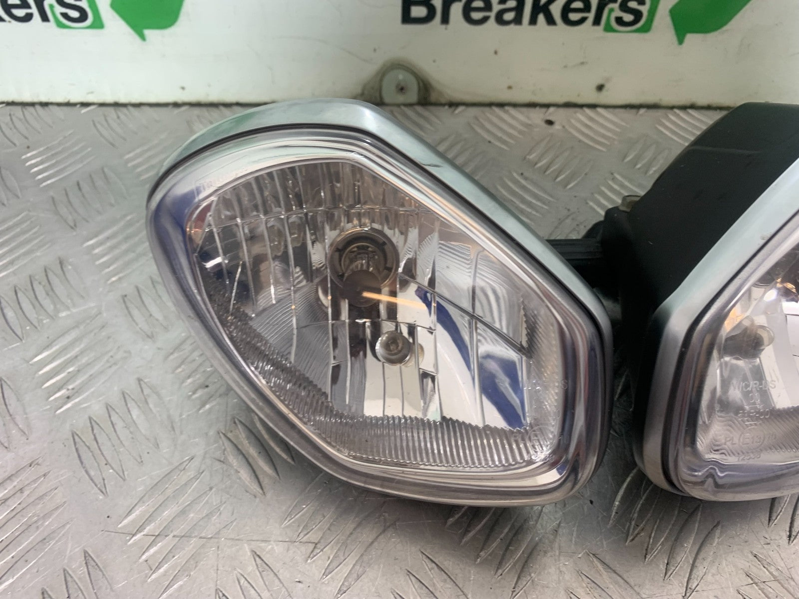 TRIUMPH 675 STREET TRIPLE HEADLIGHTS   2013-2016 (CMB1186)