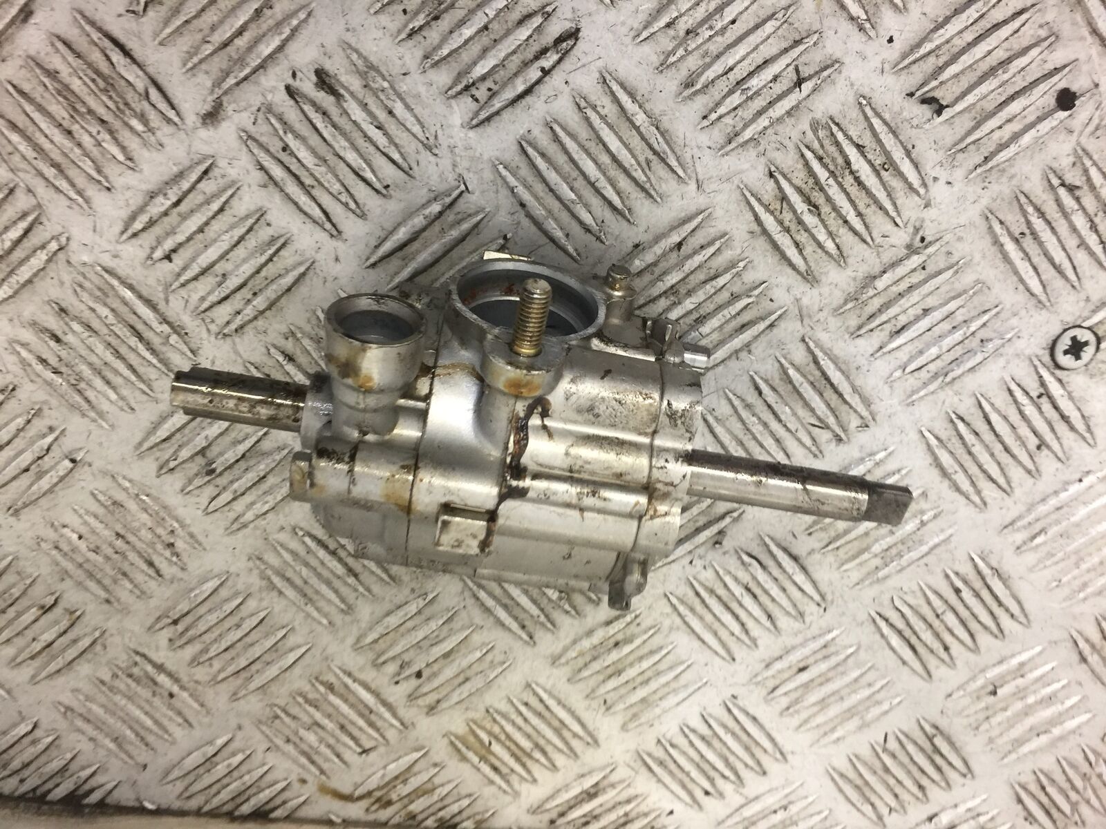 HONDA CBR1100 BLACKBIRD OIL PUMP YEAR 2002 (STOCK 461)