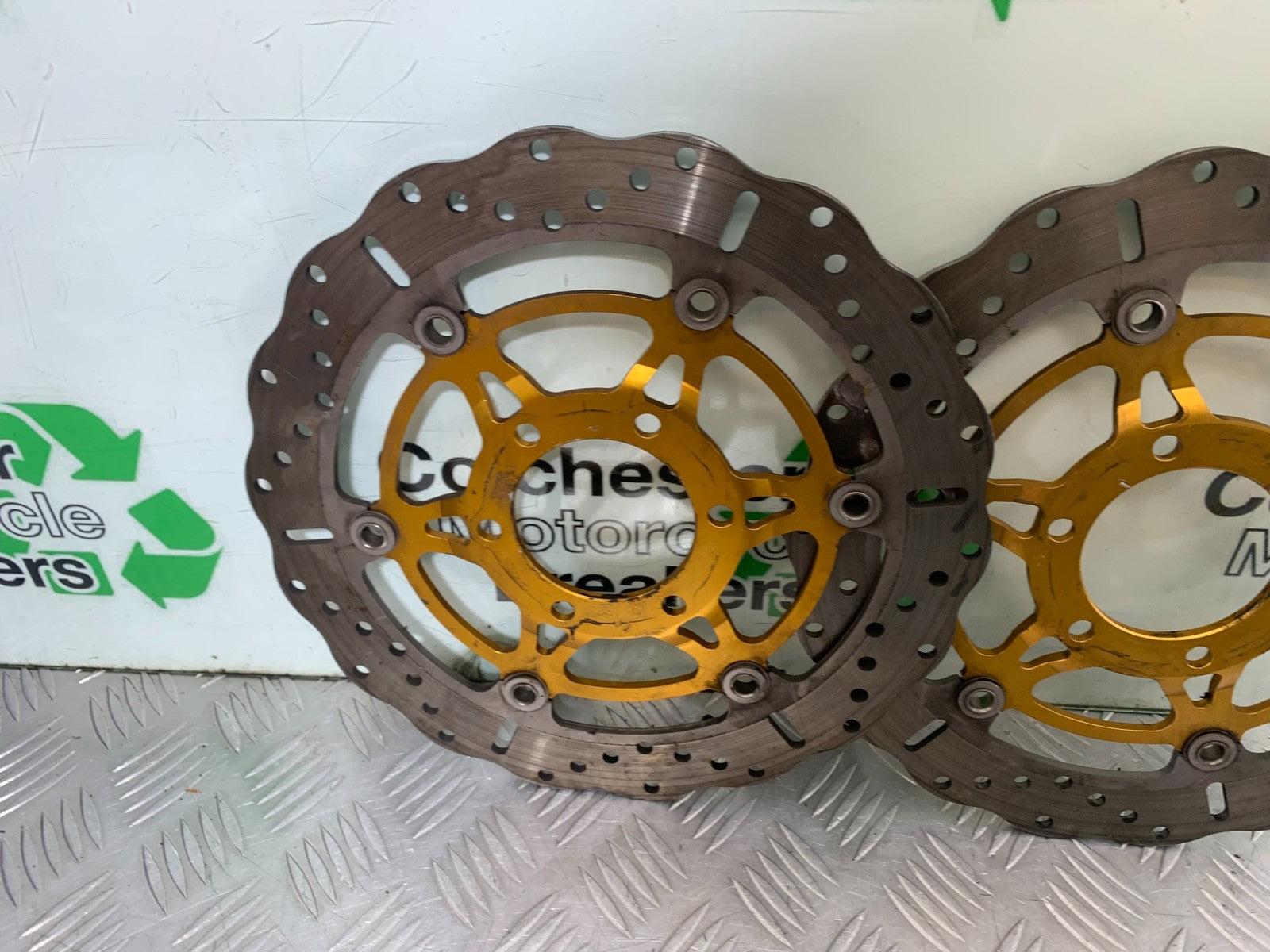 TRIUMPH 955i SPRINT ST FRONT BRAKE DISCS  YEAR 1999-04 (CMB1230)