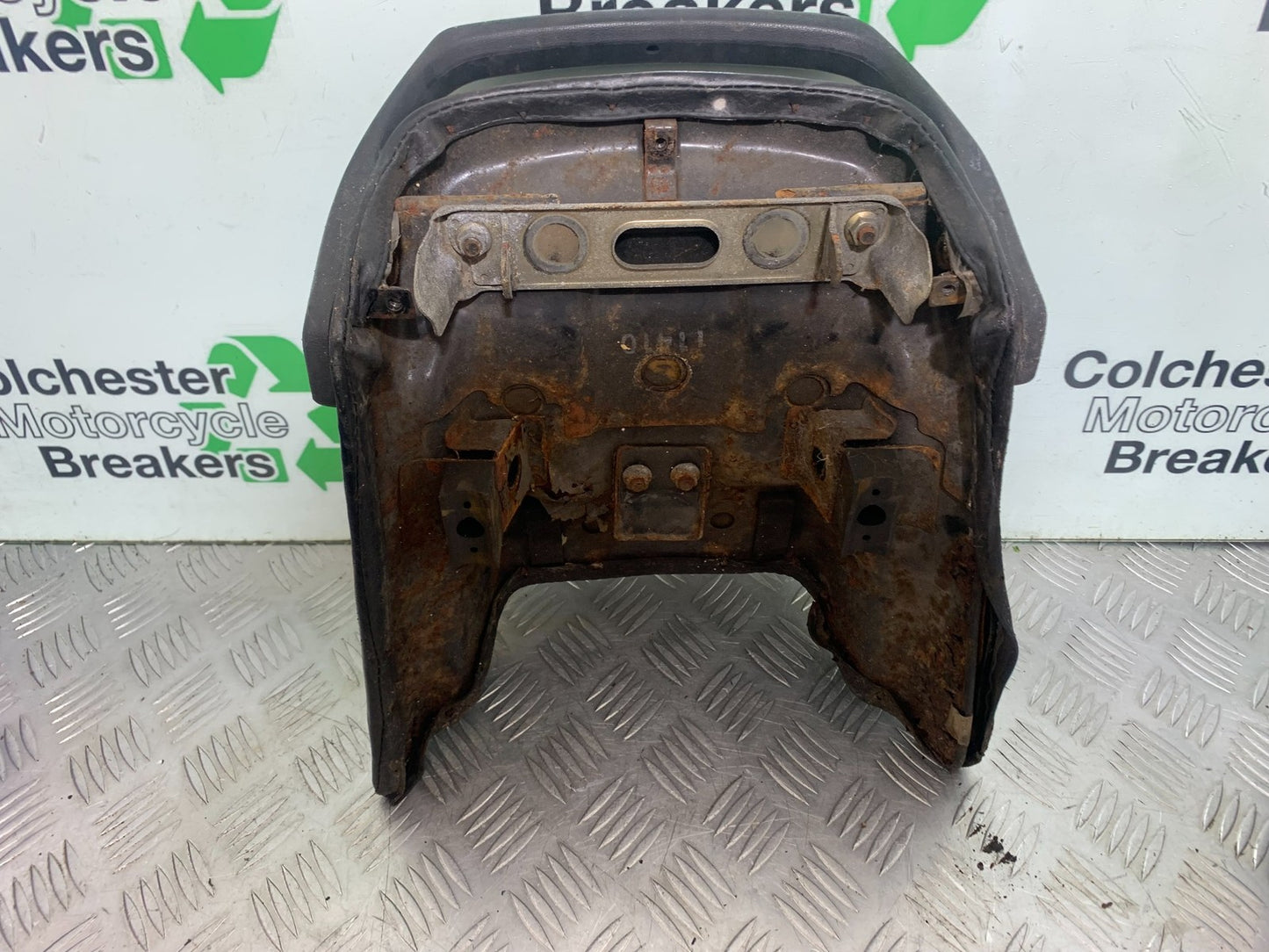 HONDA GL500 GL 500 SILVERWING REAR SEAT AND GRAB RAIL   YEAR 1981-82  (CMB1168)