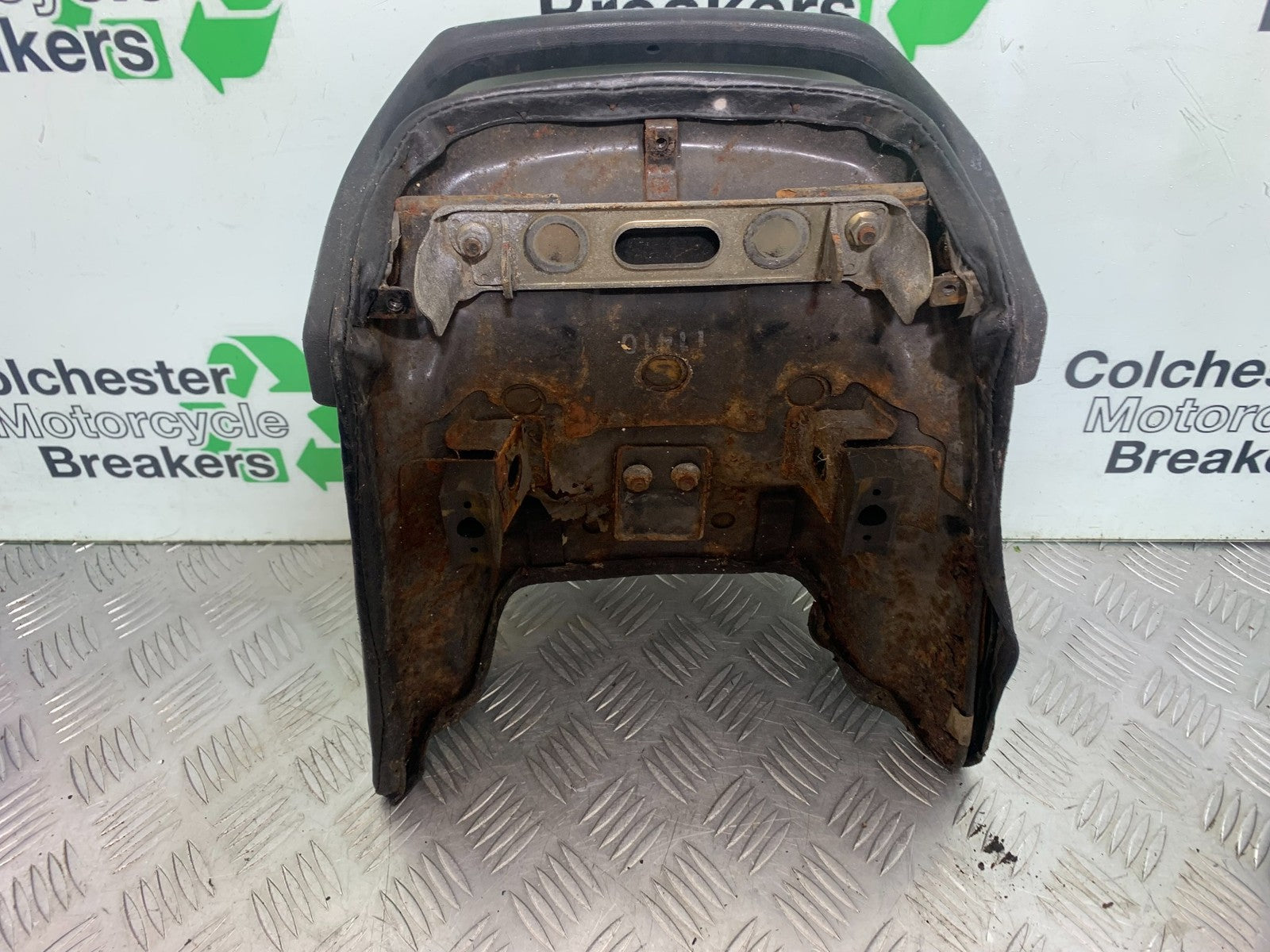 HONDA GL500 GL 500 SILVERWING REAR SEAT AND GRAB RAIL   YEAR 1981-82  (CMB1168)