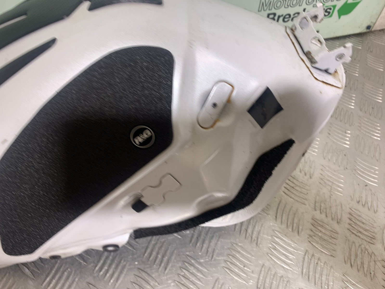YAMAHA YZF R1 14 B BIG BANG PETROL TANK   2009-14 (CMB1175)
