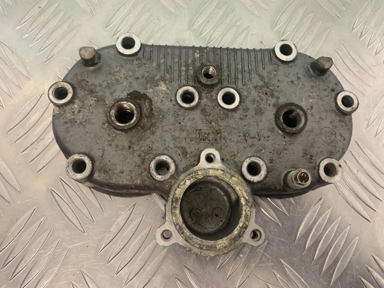 YAMAHA TDR250 TDR 250 CYLINDER HEAD YEAR 1988-1992  (STOCK 976)