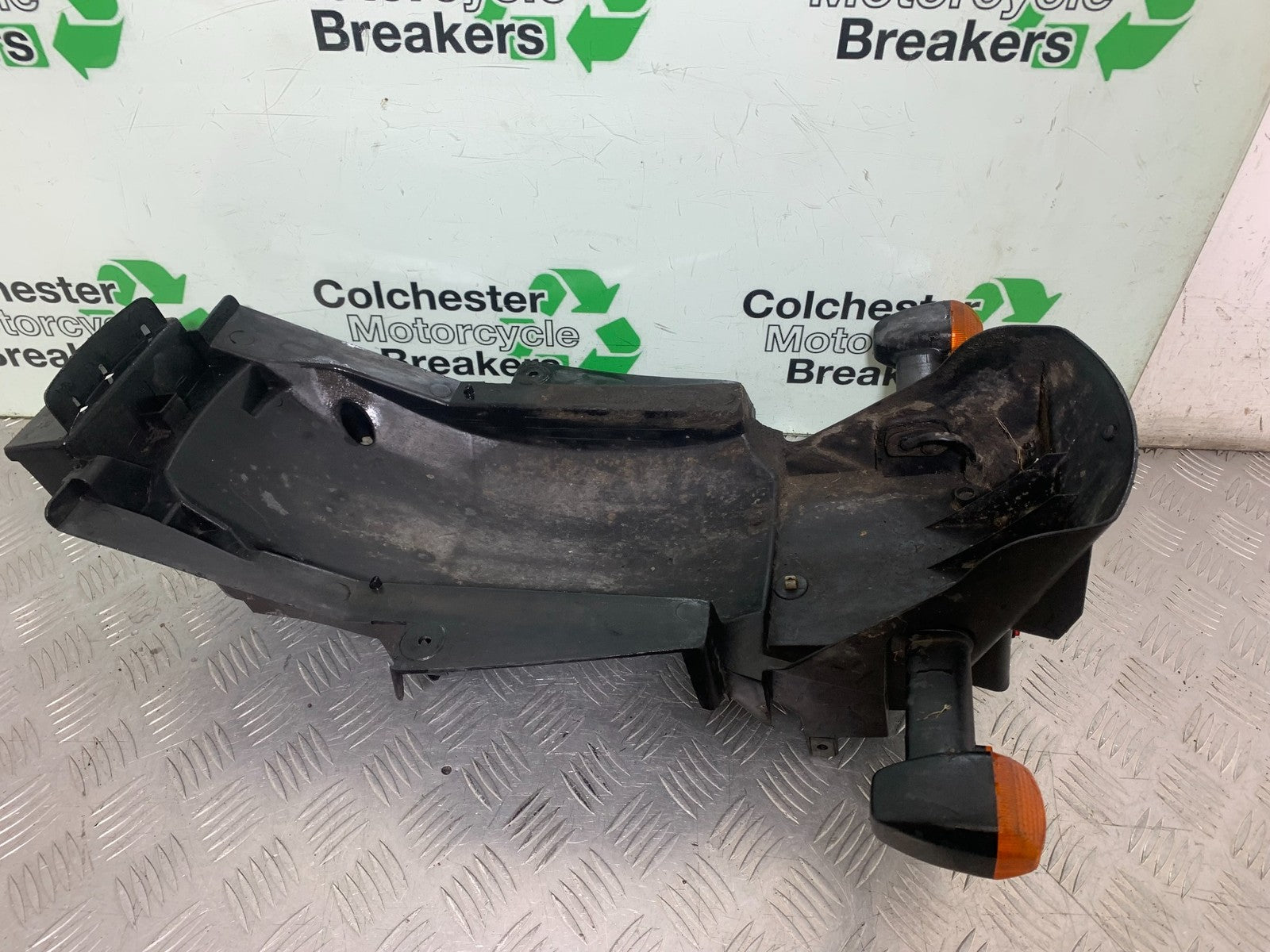 YAMAHA FZS600 FAZER 600 REAR MUDGUARD AND INDICATORS  YEAR 1998-2001 (CMB1267)