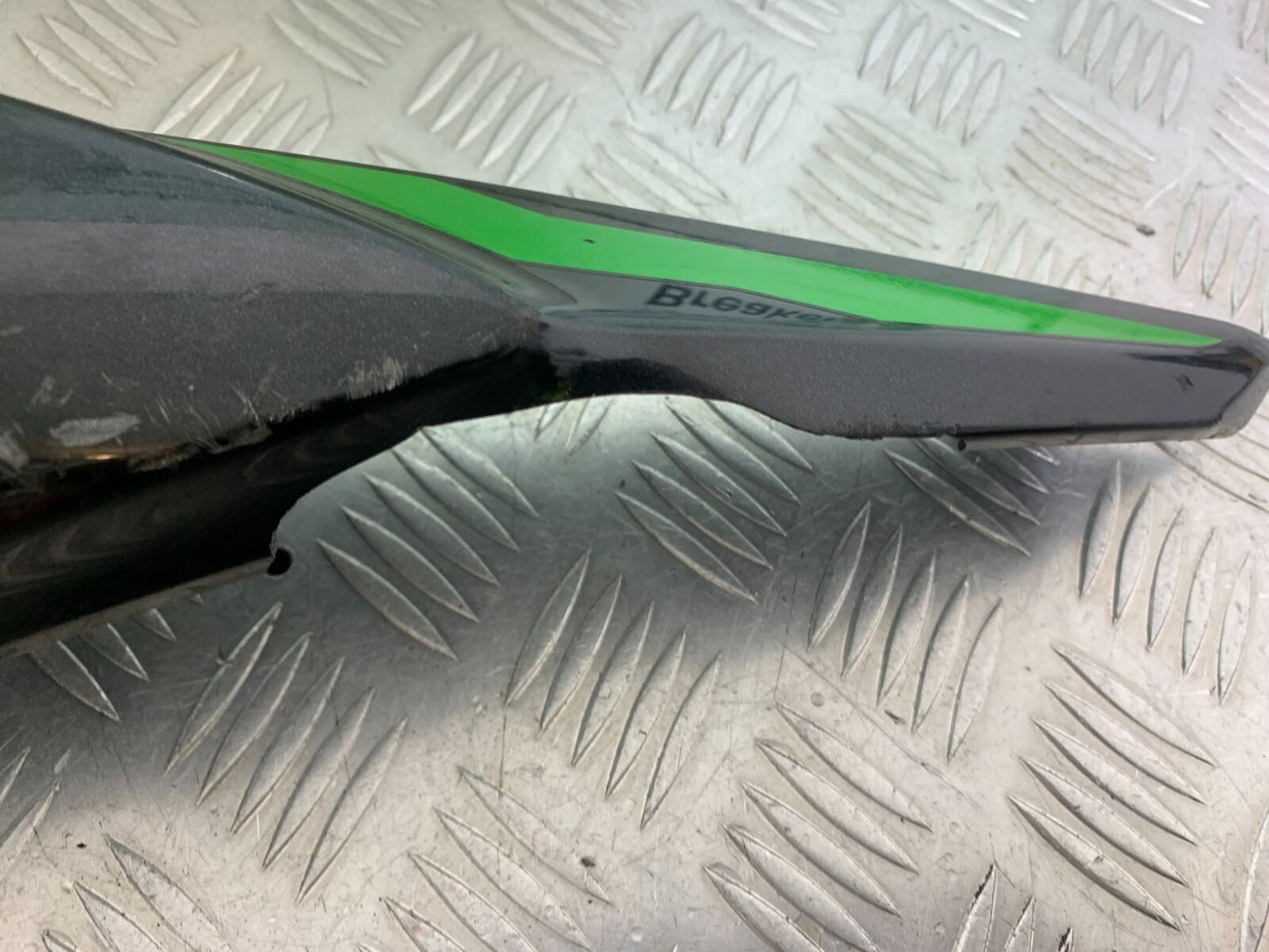 KAWASAKI Z650 ER650 KNFAN LEFT SEAT PANEL  YEAR 2022-2024 (CMB1112)
