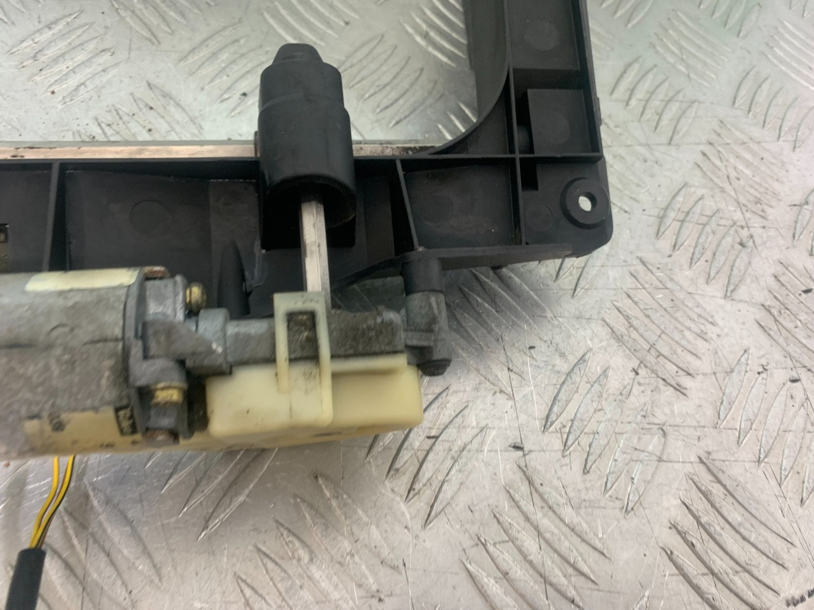 BMW K1200 K 1200 LT SCREEN MOTOR AND BRACKET    YEAR 1999-07 (CMB1271)