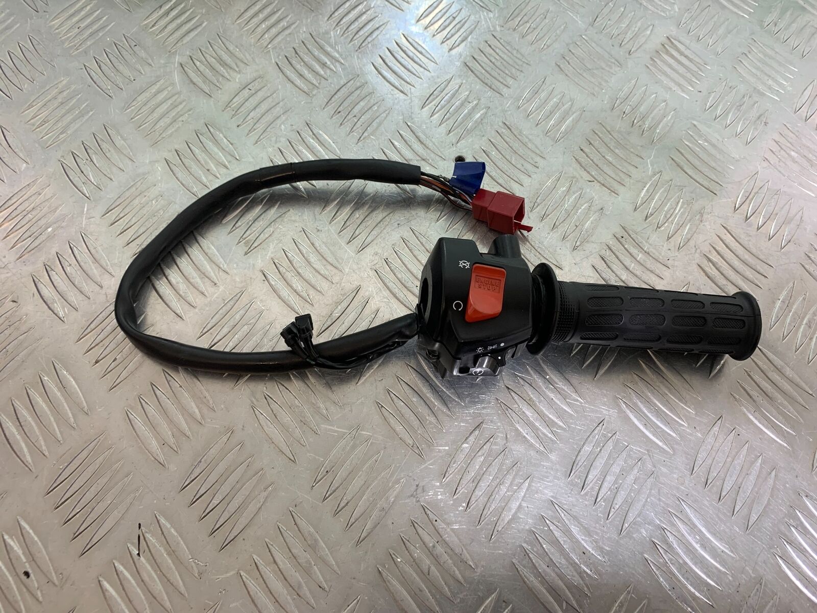 HONDA CBR1100 BLACKBIRD RIGHT SWITCH GEAR  YEAR 1996-1998 (CMB1017)