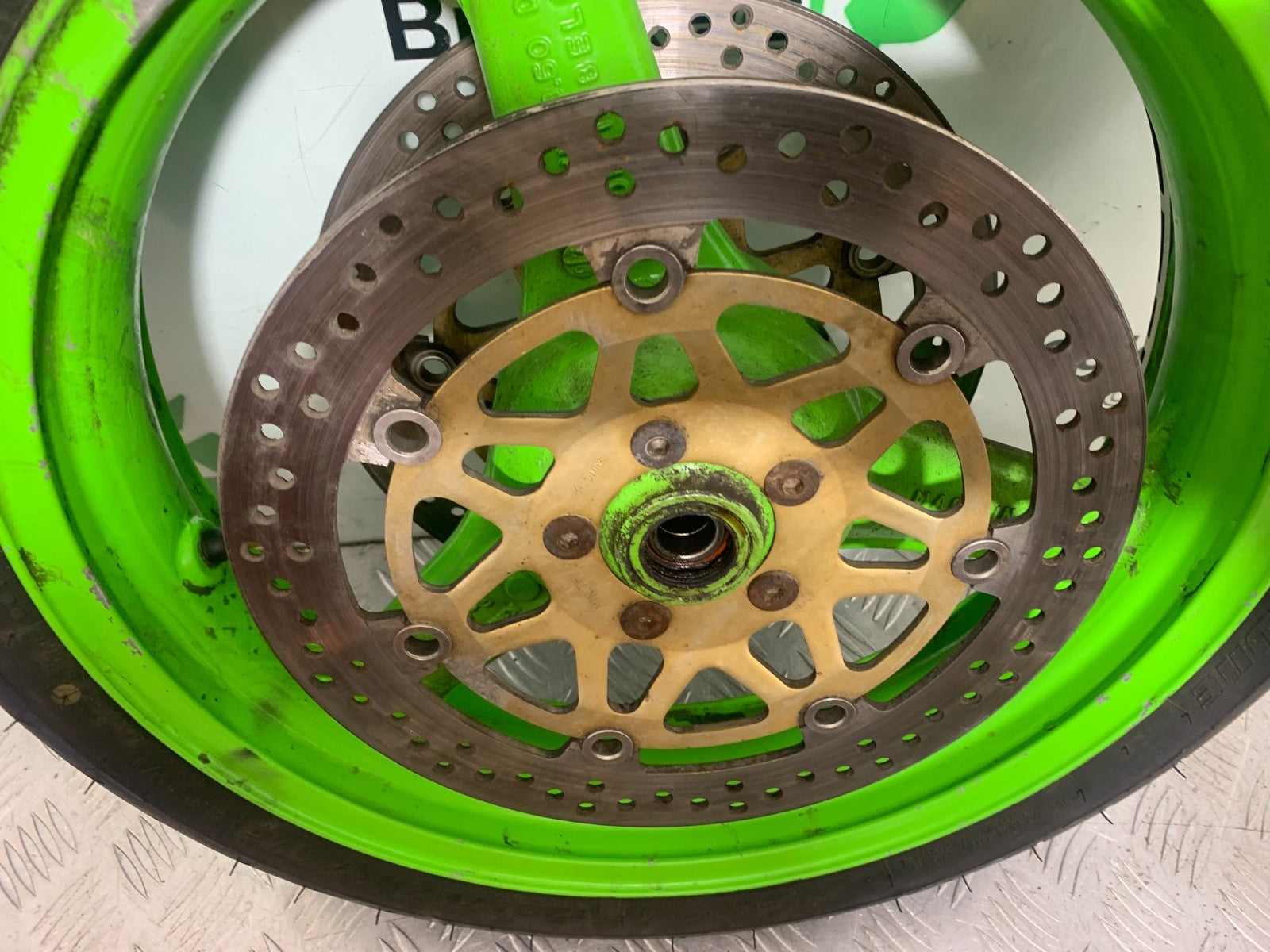 KAWASAKI ZX9R ZX9 C FRONT WHEEL AND DISCS YEAR 1998-99 (CMB1213)